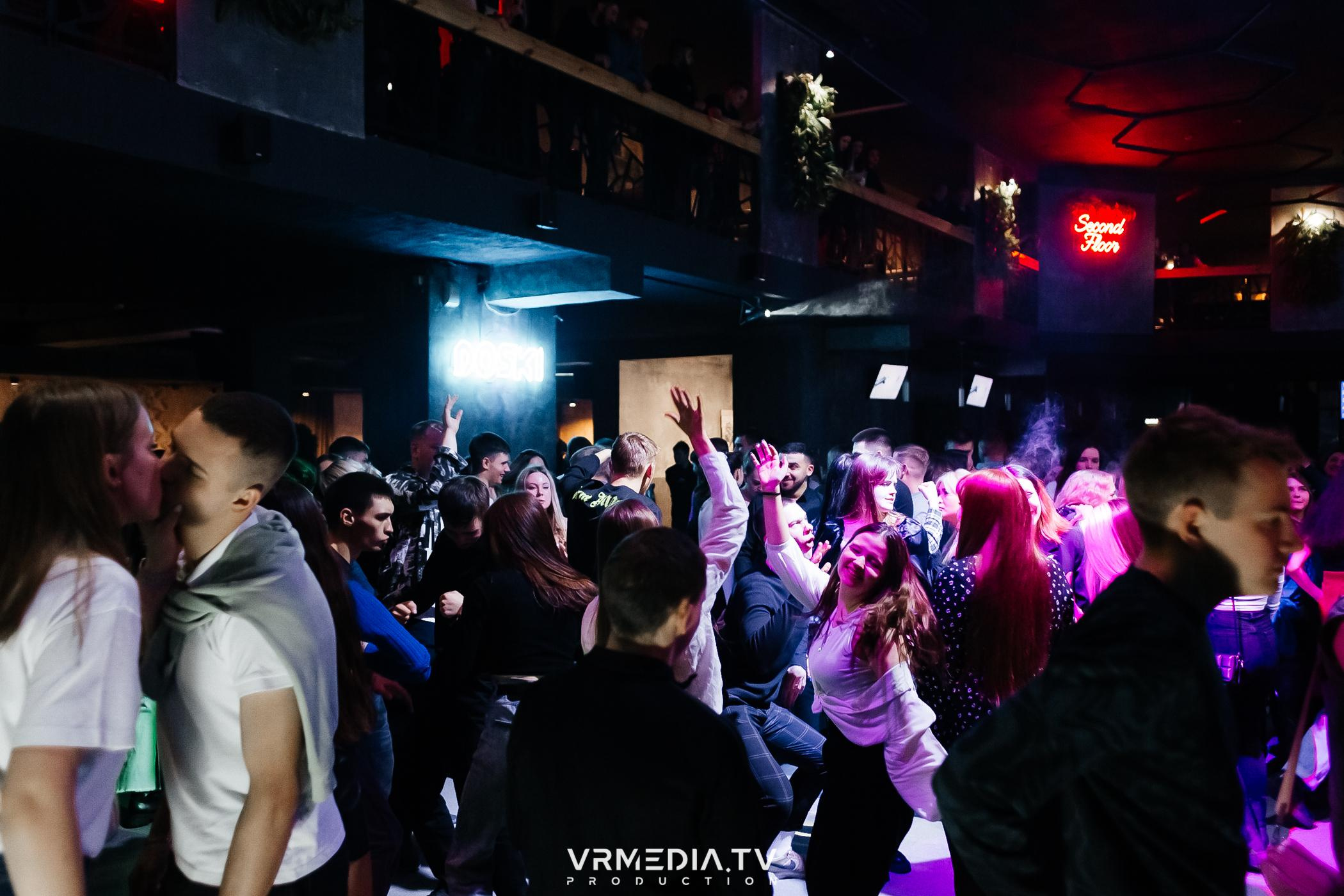 Выходные в баре «DOSKI»