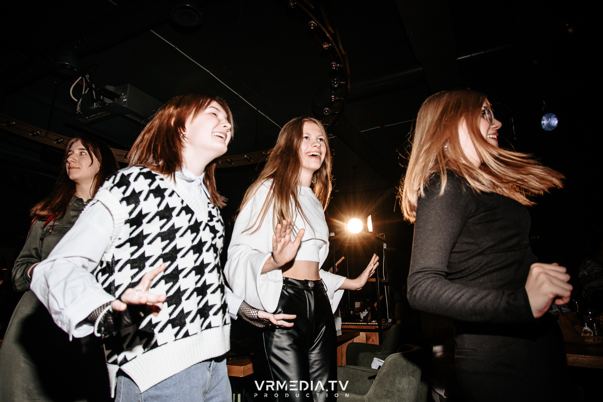 Джазовая среда: BBQueen: Переменная облачность