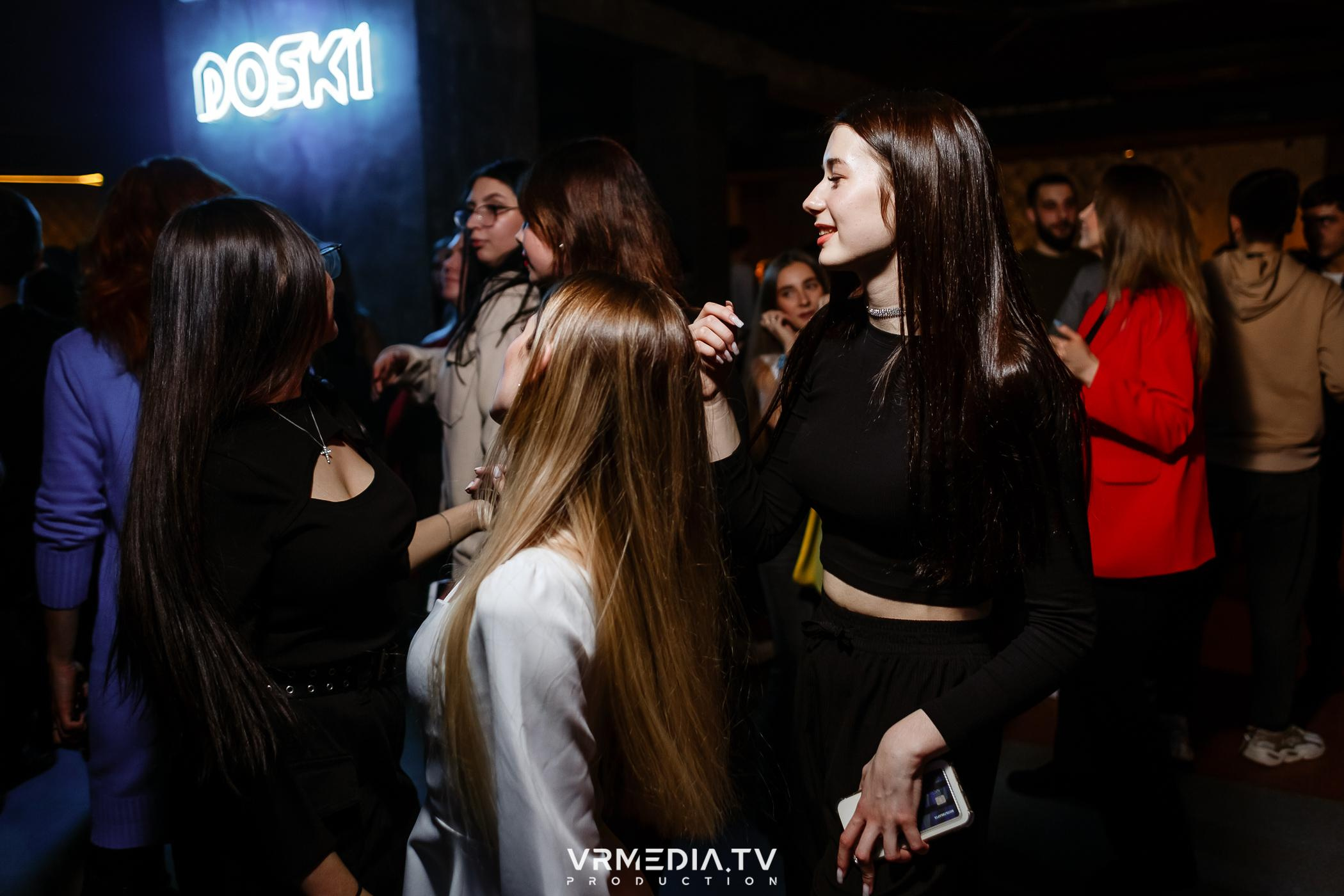 Выходные в баре «DOSKI»