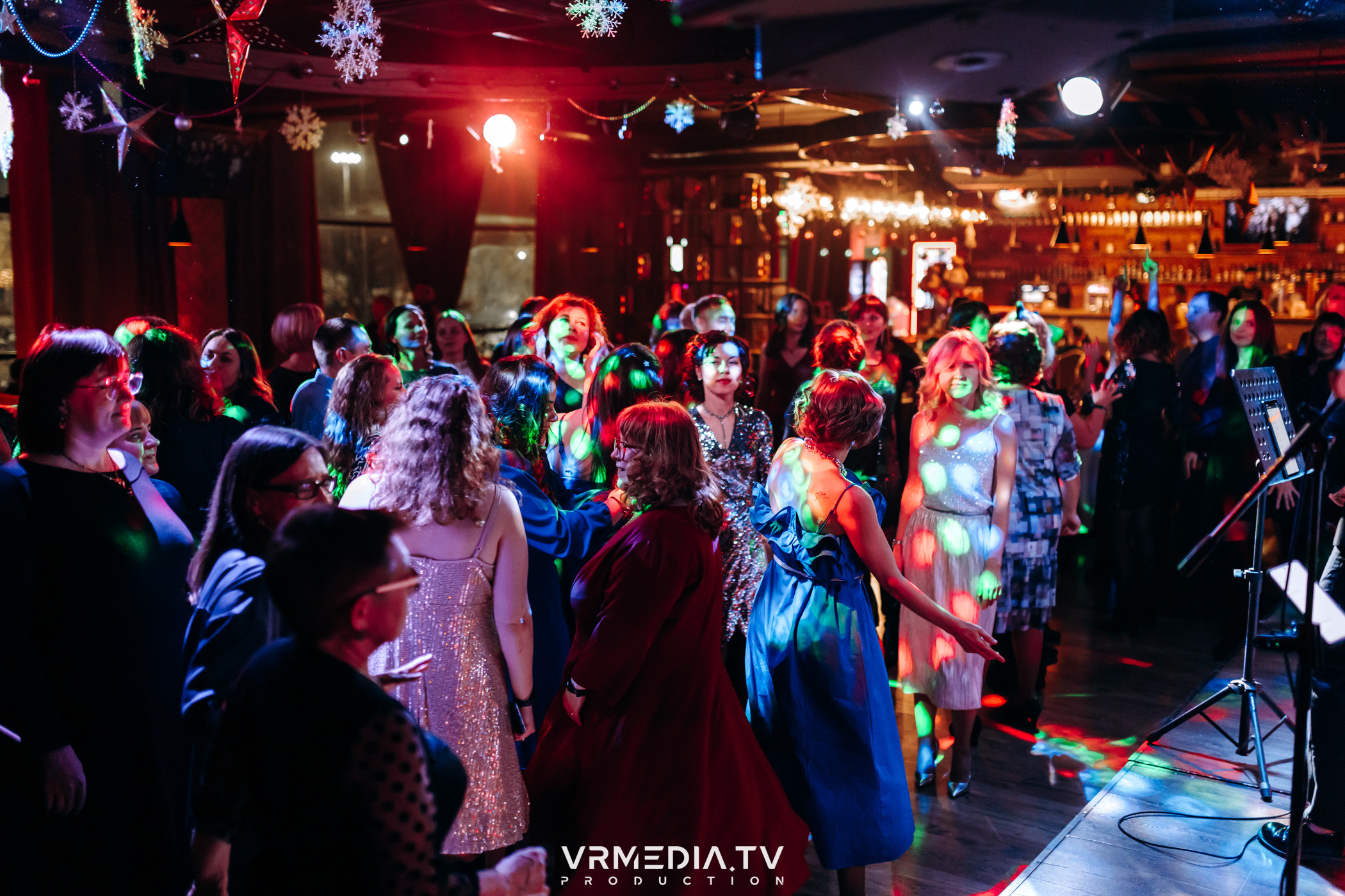 Жаркий новогодний корпоратив в гриль-баре «Жара»