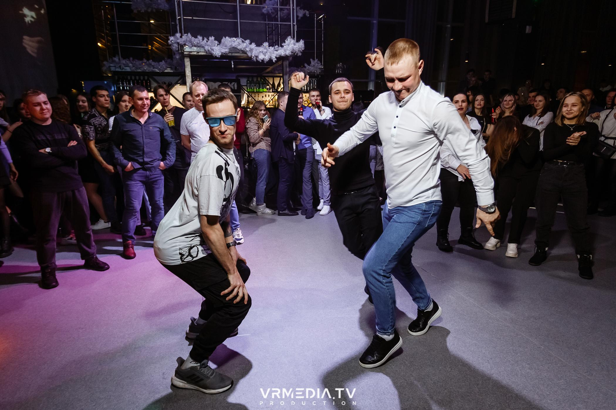 Выходные в баре «DOSKI»