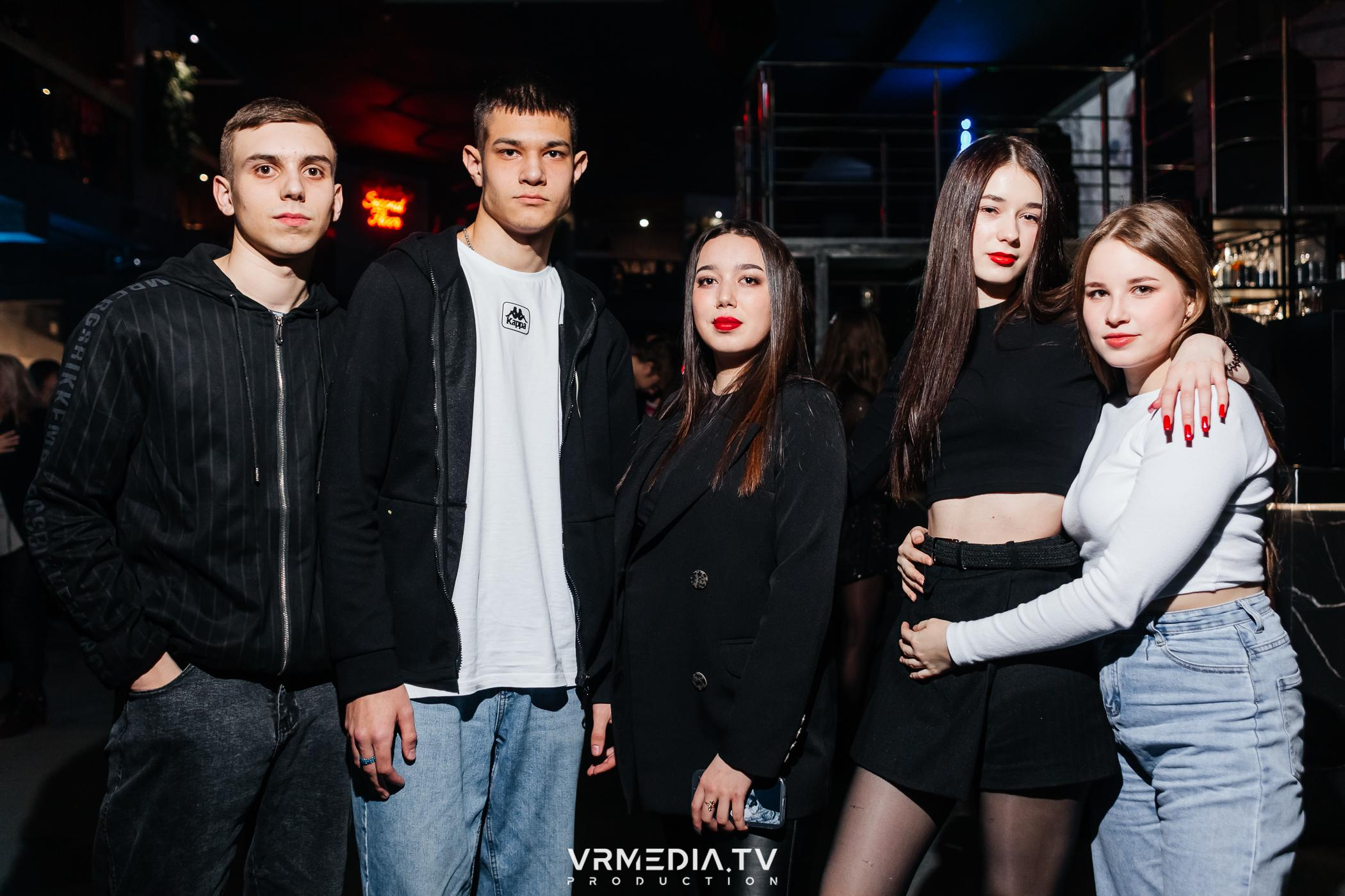 Выходные в баре «DOSKI»