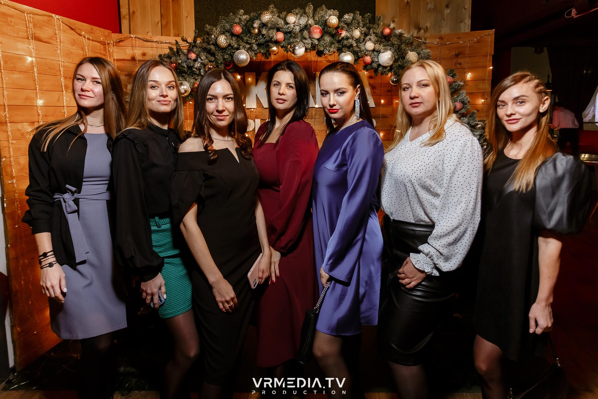 Жаркий новогодний корпоратив в гриль-баре «Жара»