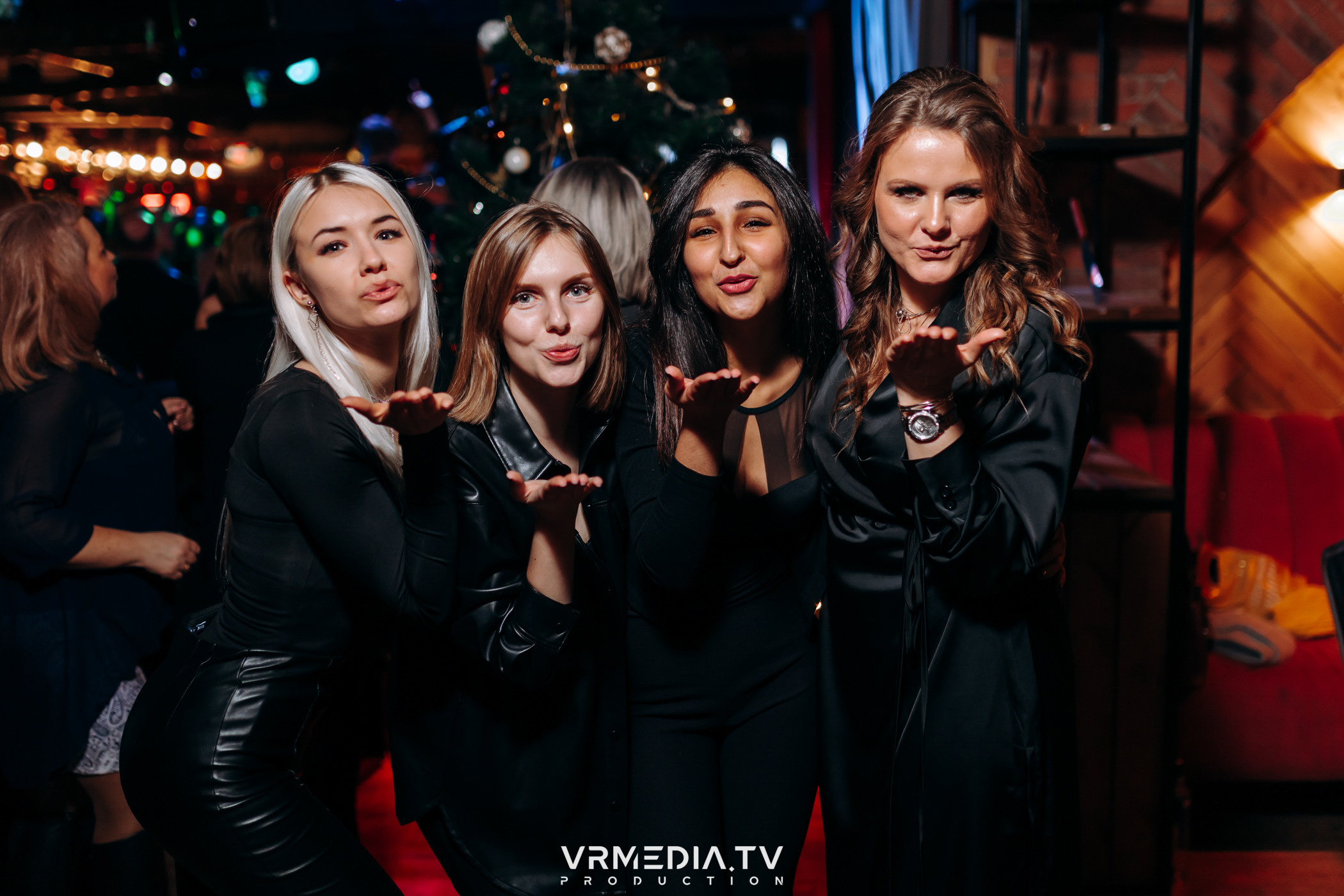 Жаркий новогодний корпоратив в гриль-баре «Жара»