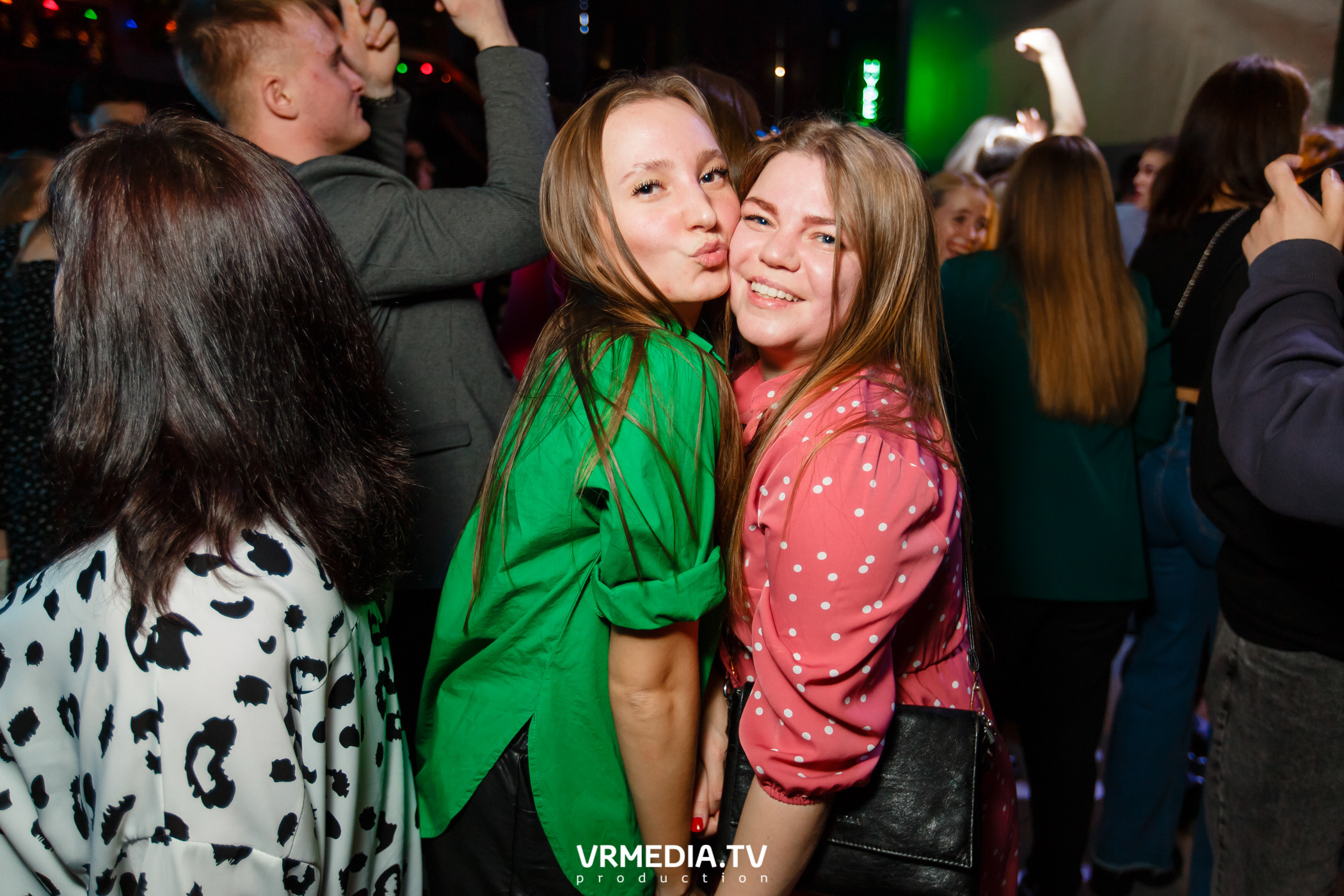 Выходные в баре «DOSKI»