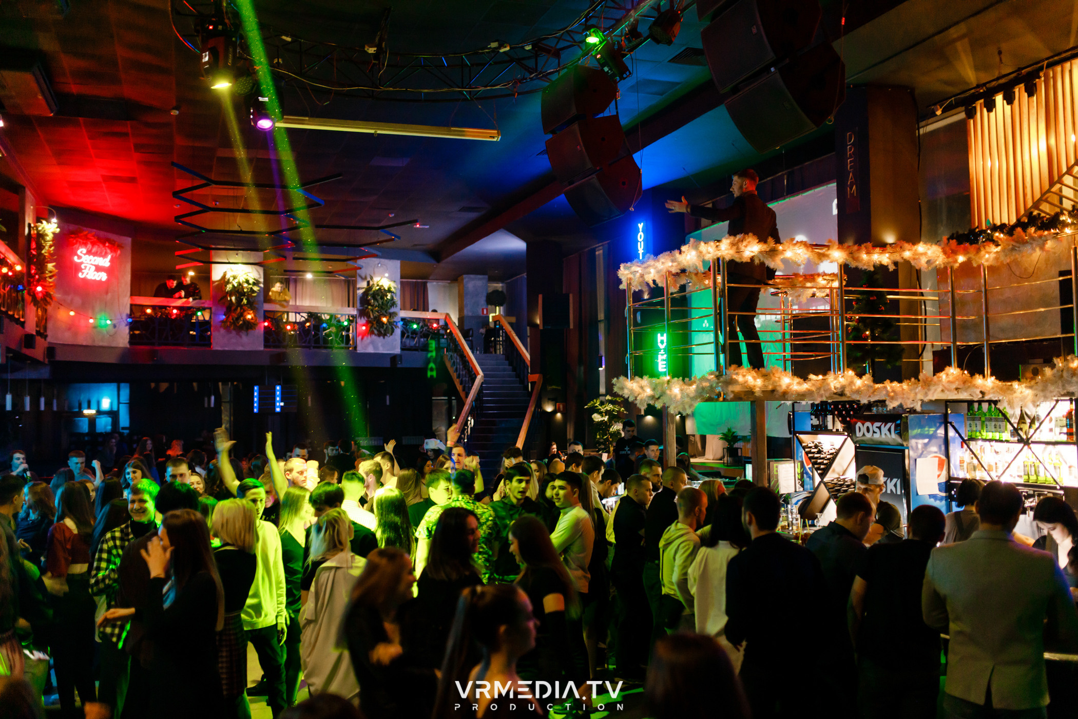 Выходные в баре «DOSKI»