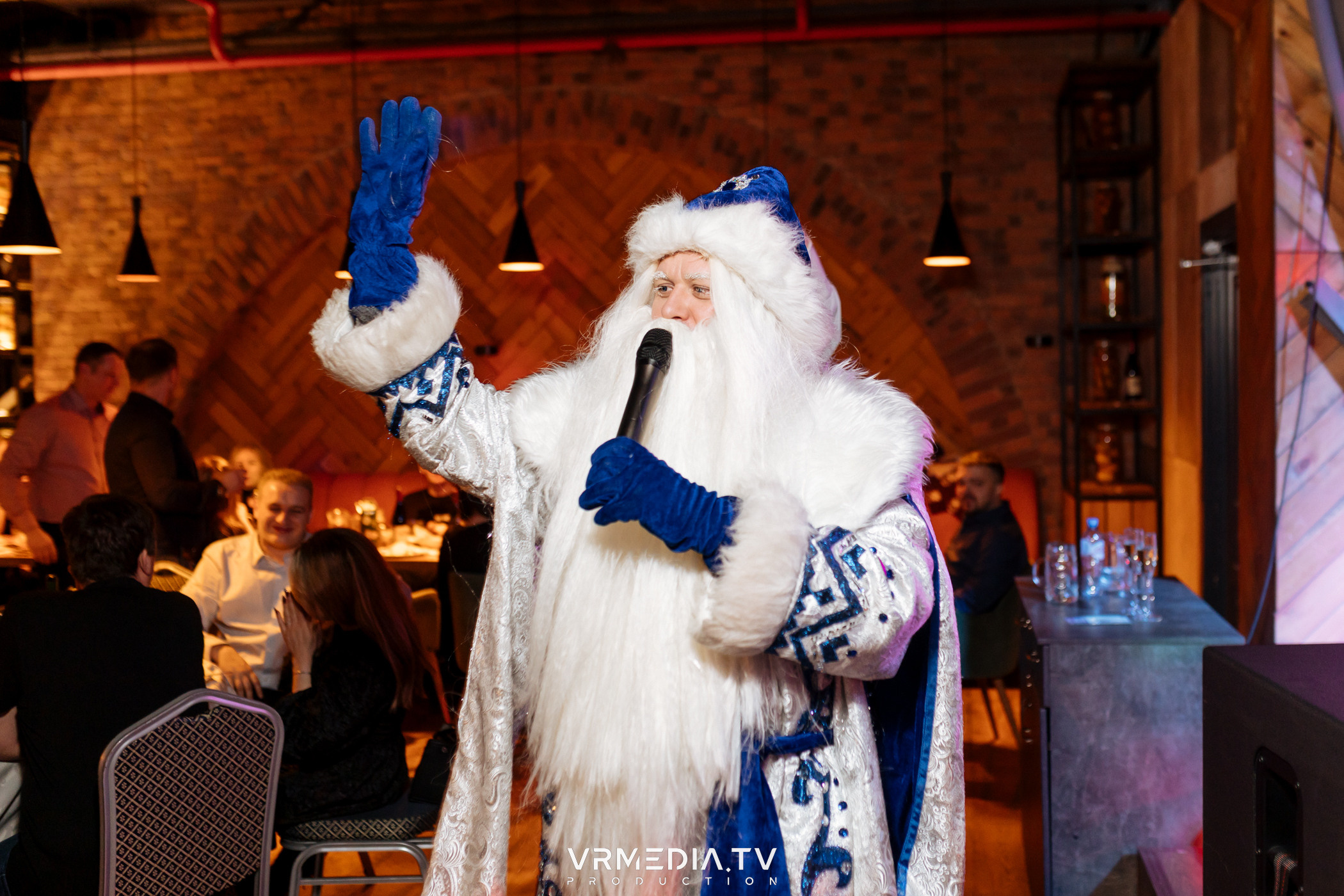 Жаркий новогодний корпоратив в гриль-баре «Жара»