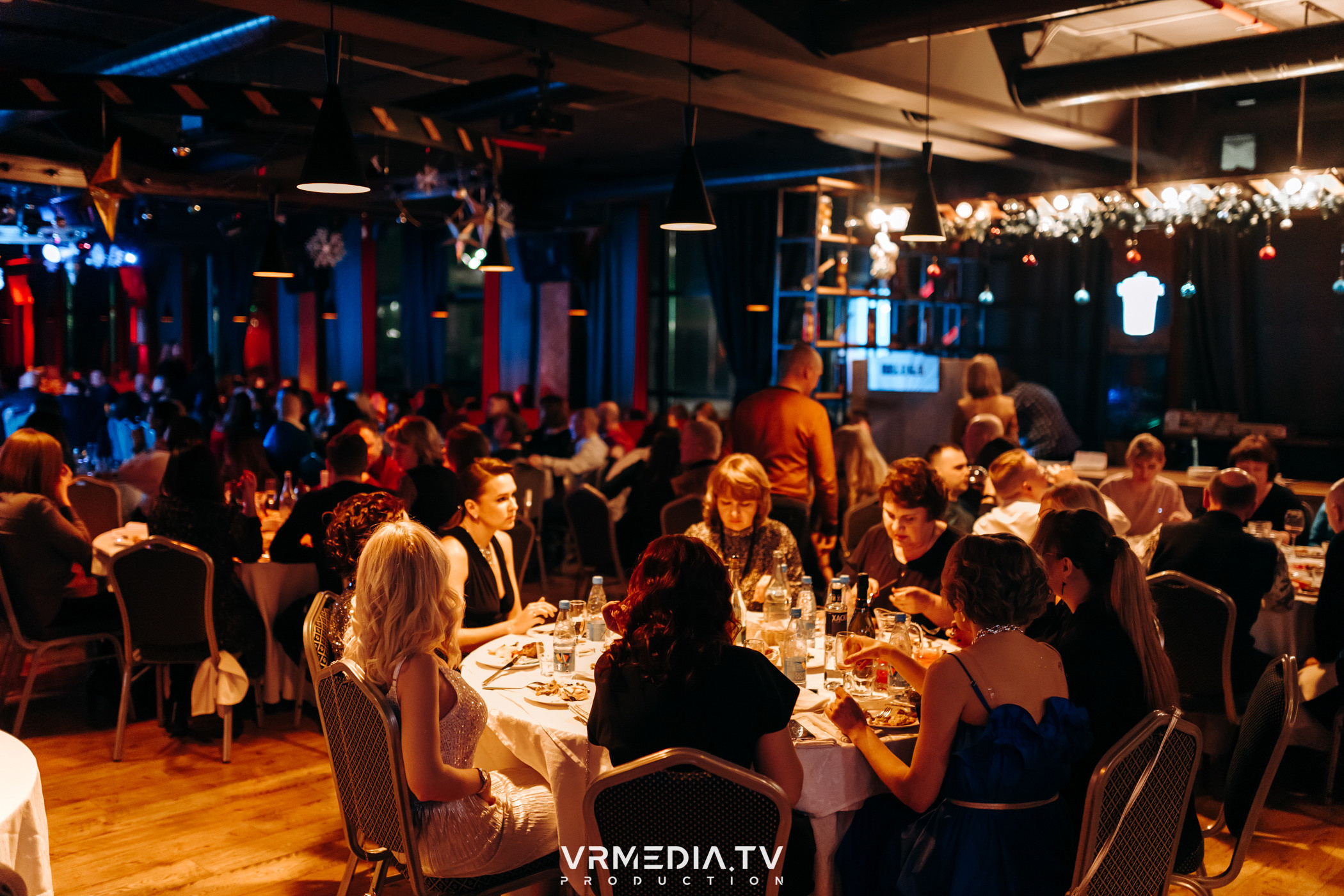 Жаркий новогодний корпоратив в гриль-баре «Жара»