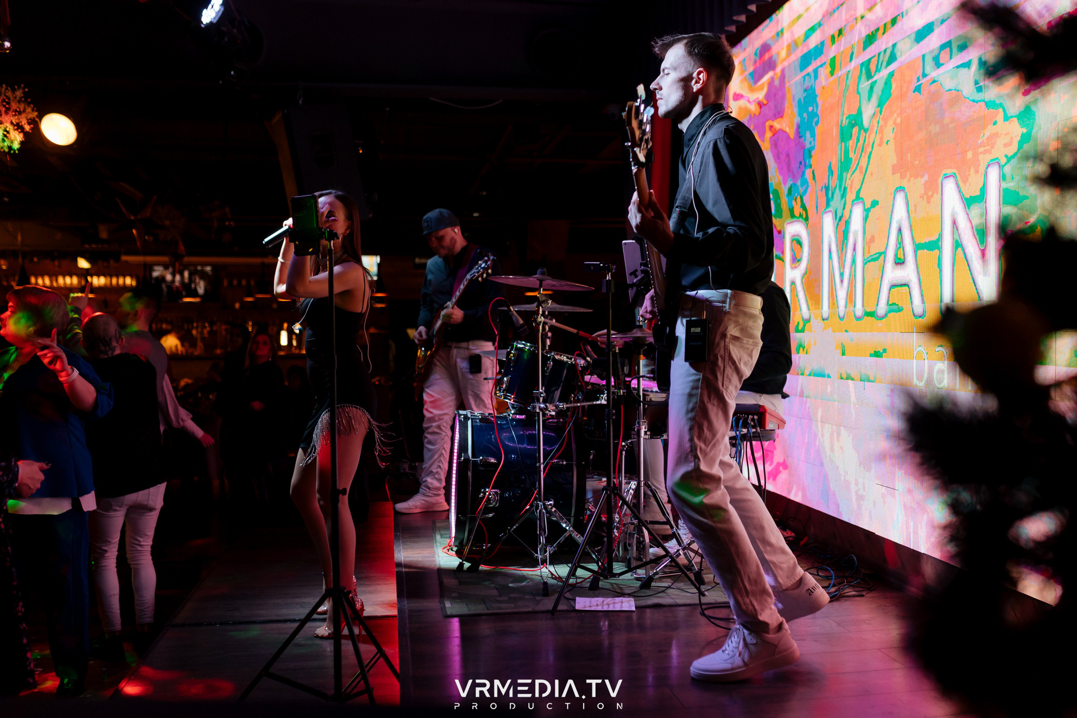 Жаркий новогодний корпоратив в гриль-баре «Жара»