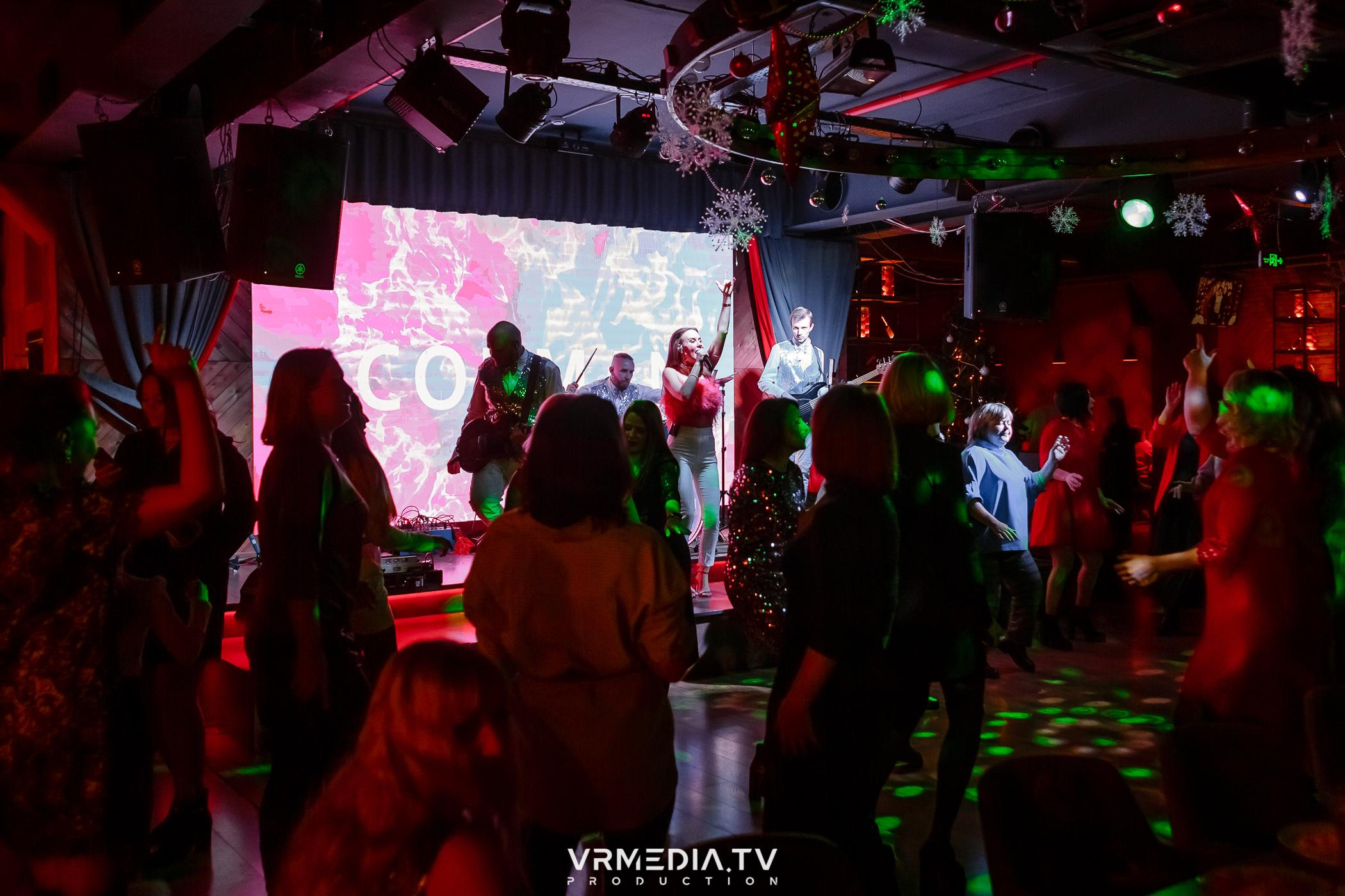 Жаркий новогодний корпоратив в гриль-баре «Жара»