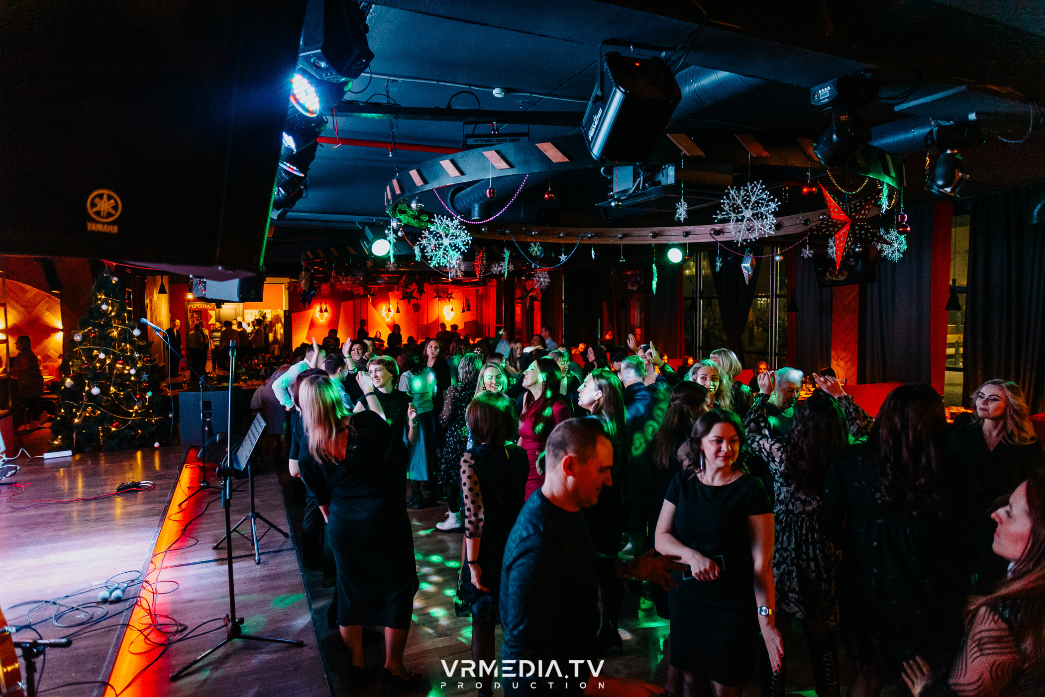 Жаркий новогодний корпоратив в гриль-баре «Жара»