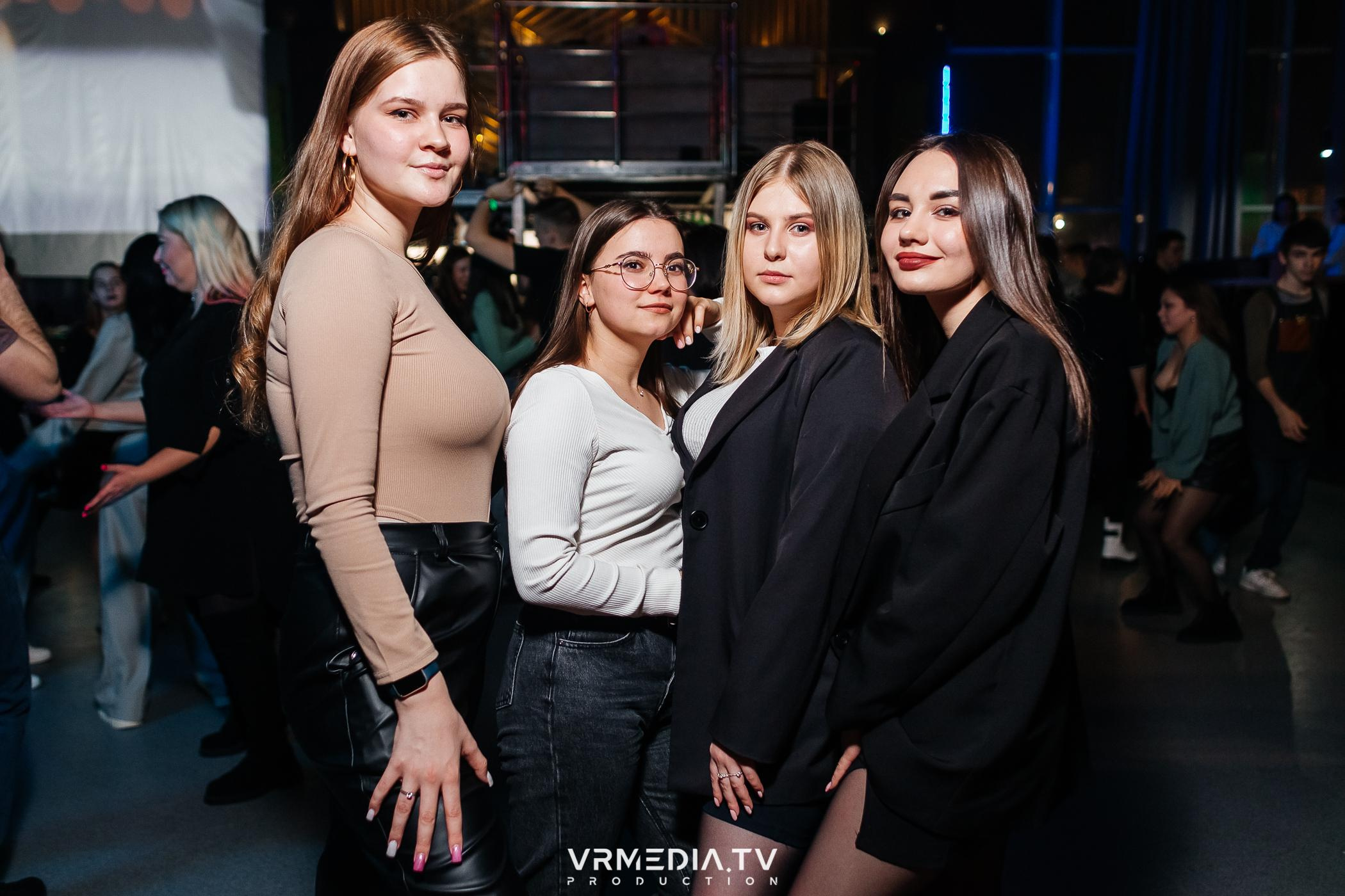 Выходные в баре «DOSKI»