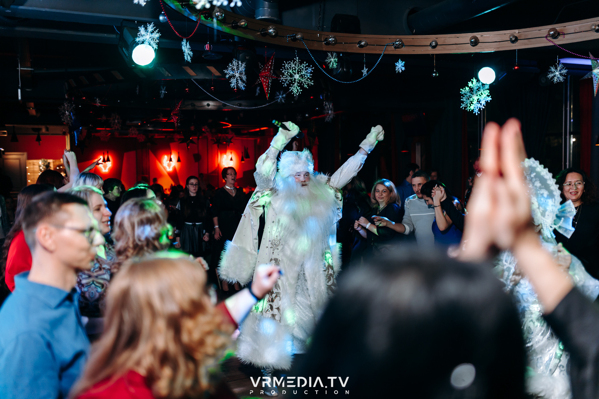 Жаркий новогодний корпоратив в гриль-баре «Жара»