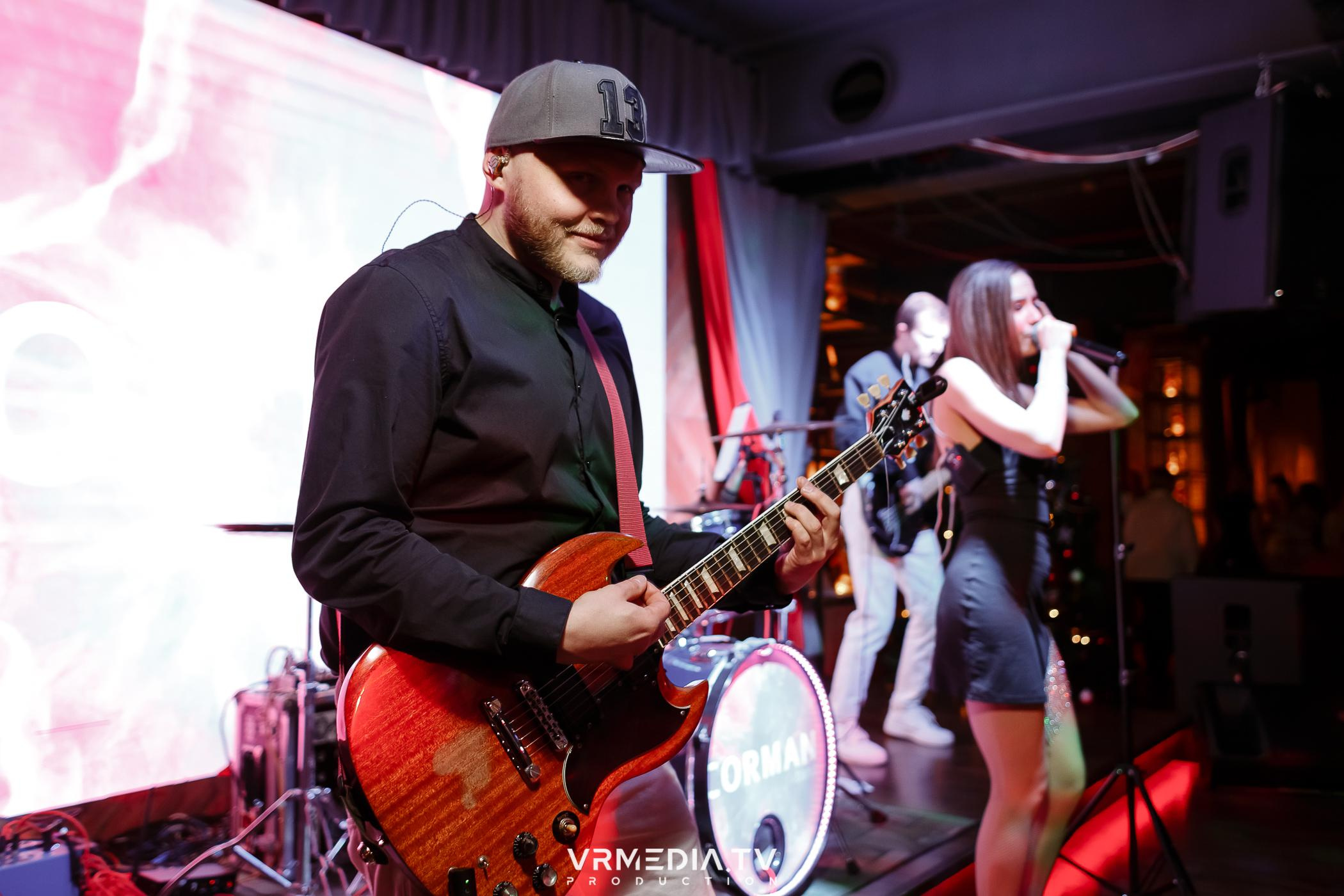 Жаркий новогодний корпоратив в гриль-баре «Жара»