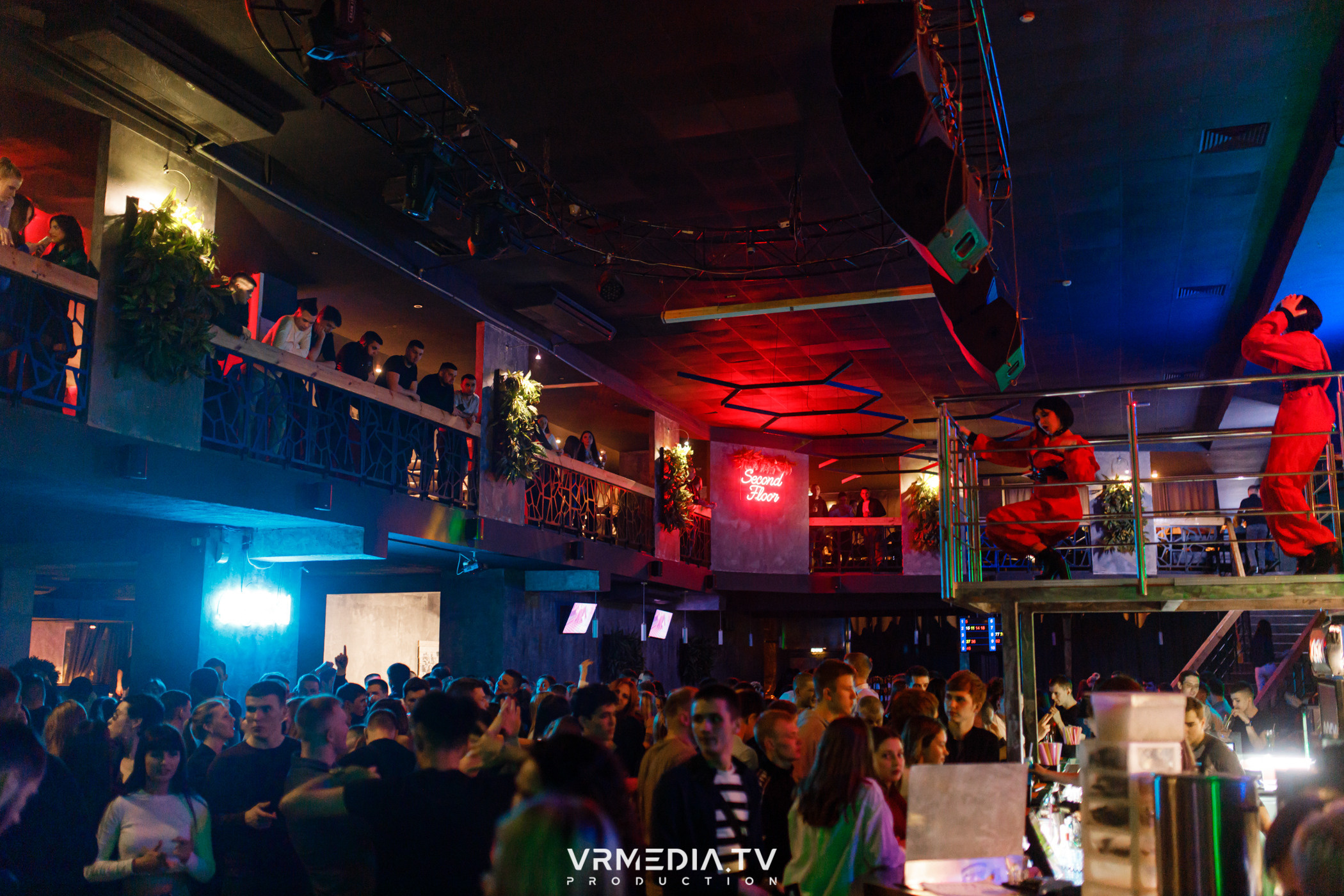 Выходные в баре «DOSKI»