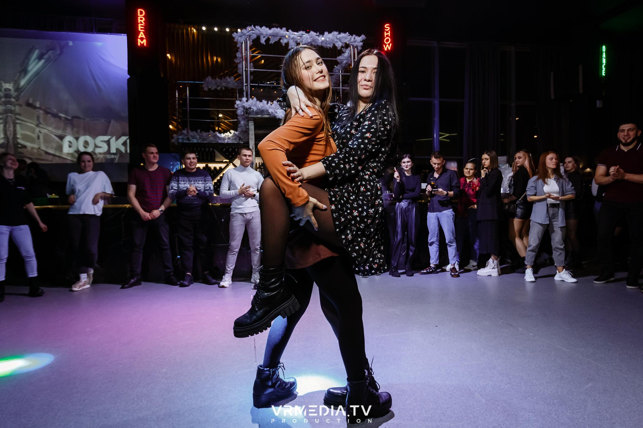 Выходные в баре «DOSKI»