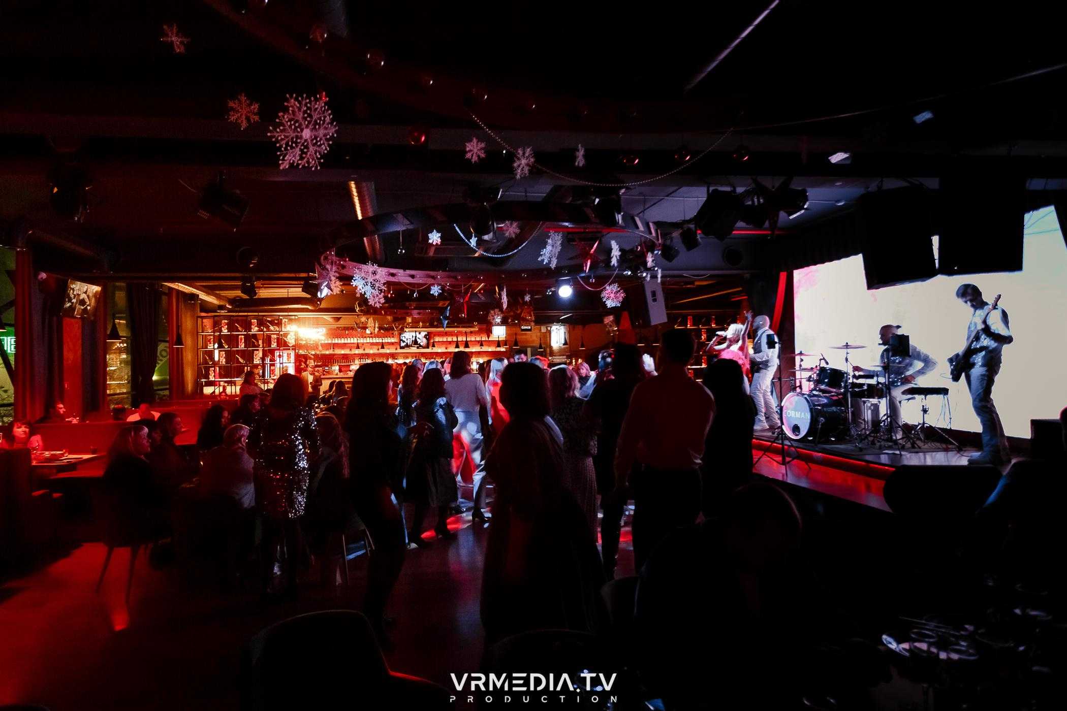 Жаркий новогодний корпоратив в гриль-баре «Жара»