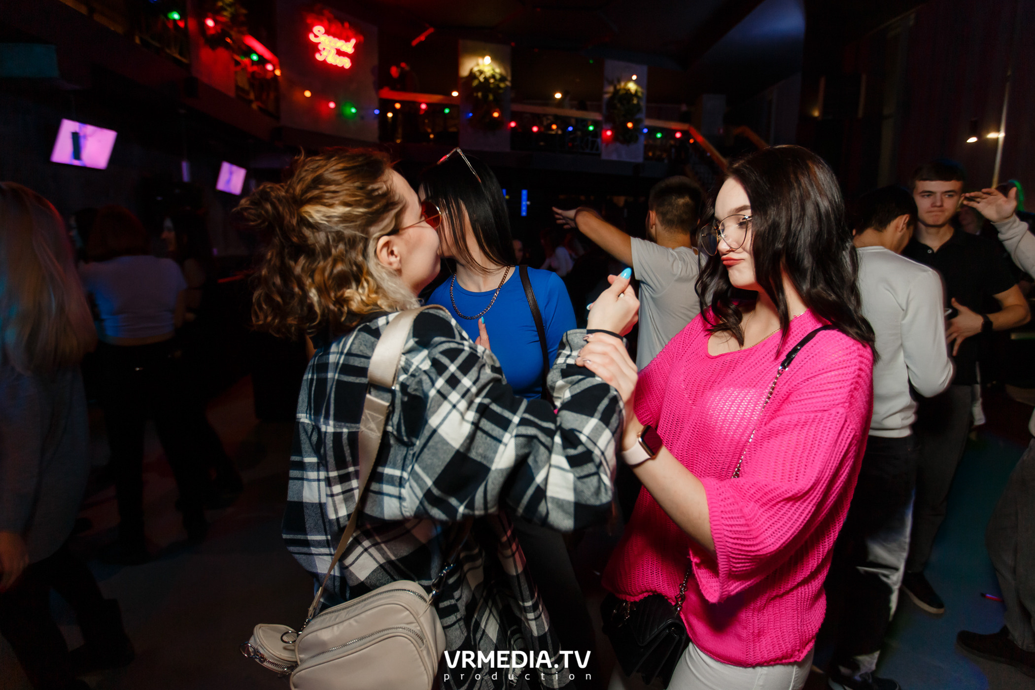 Выходные в баре «DOSKI»