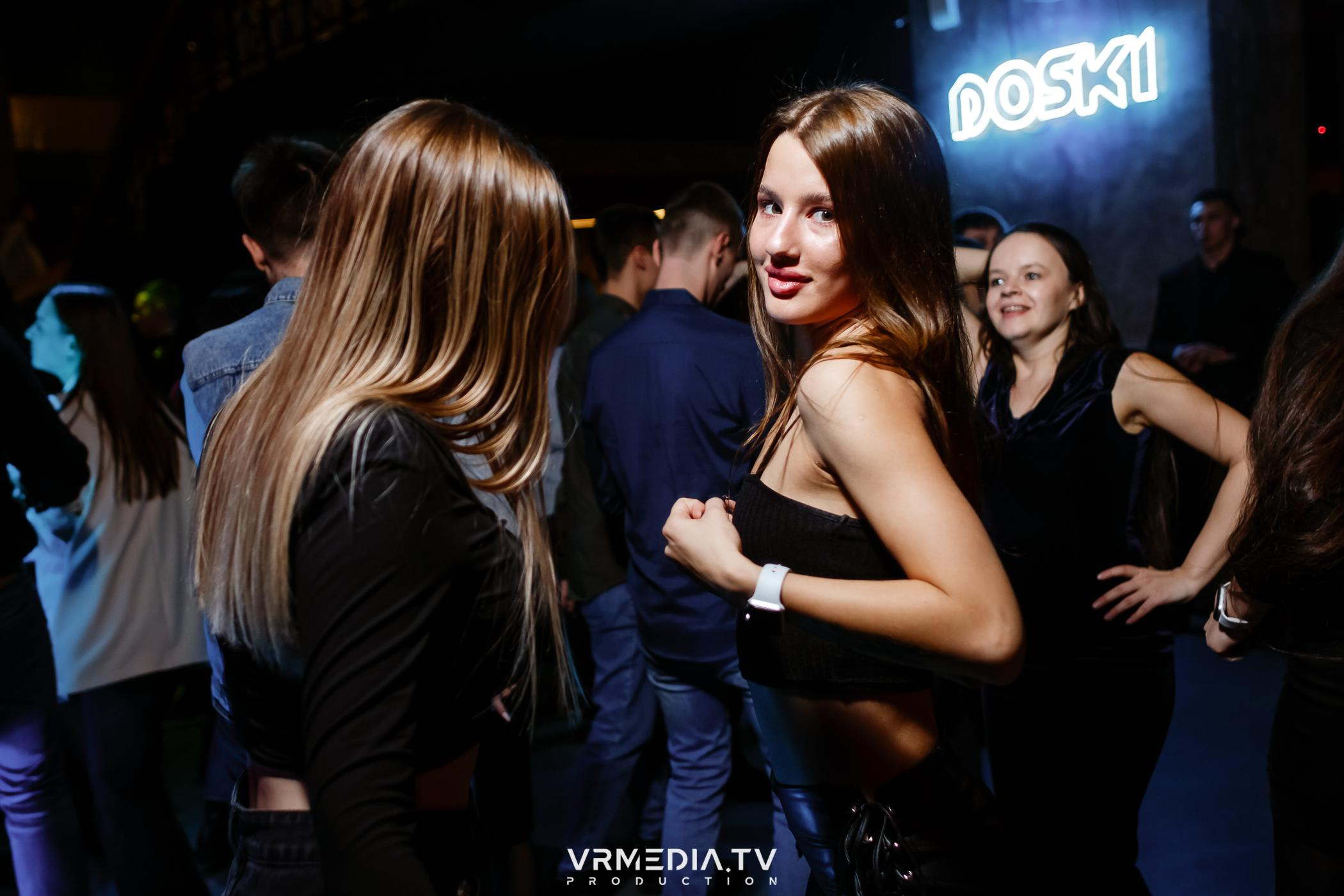 Выходные в баре «DOSKI»