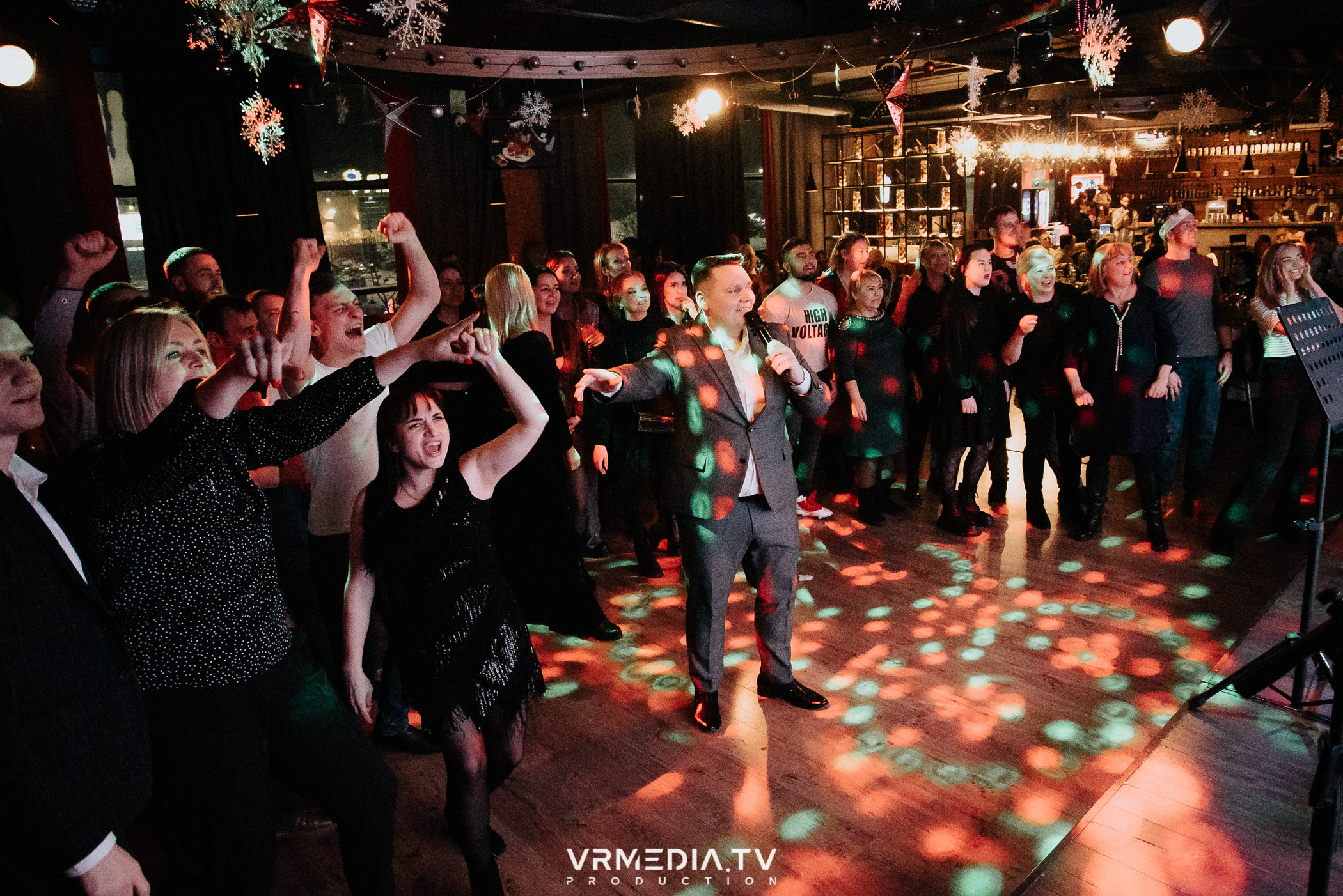 Жаркий новогодний корпоратив в гриль-баре «Жара»