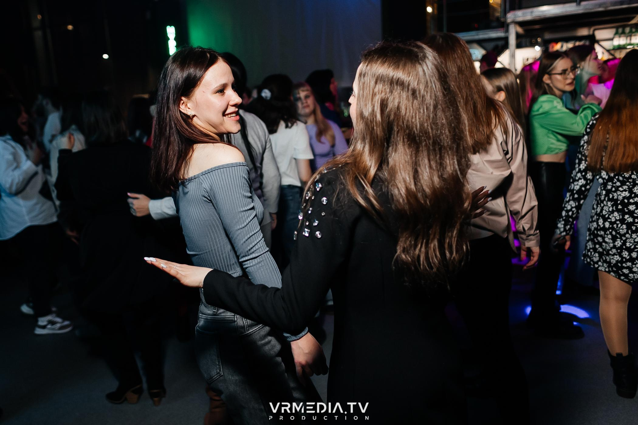 Выходные в баре «DOSKI»