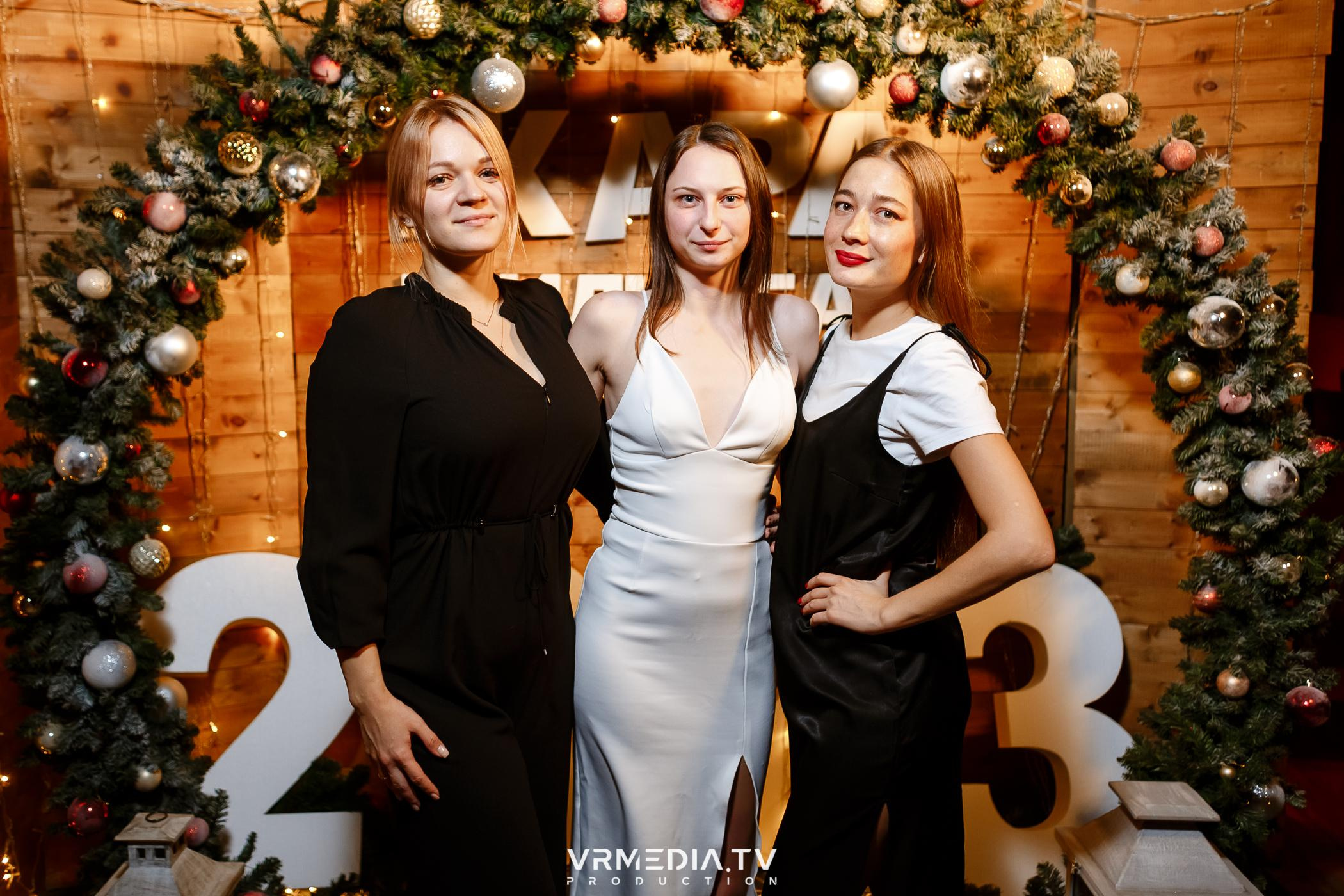 Жаркий новогодний корпоратив в гриль-баре «Жара»