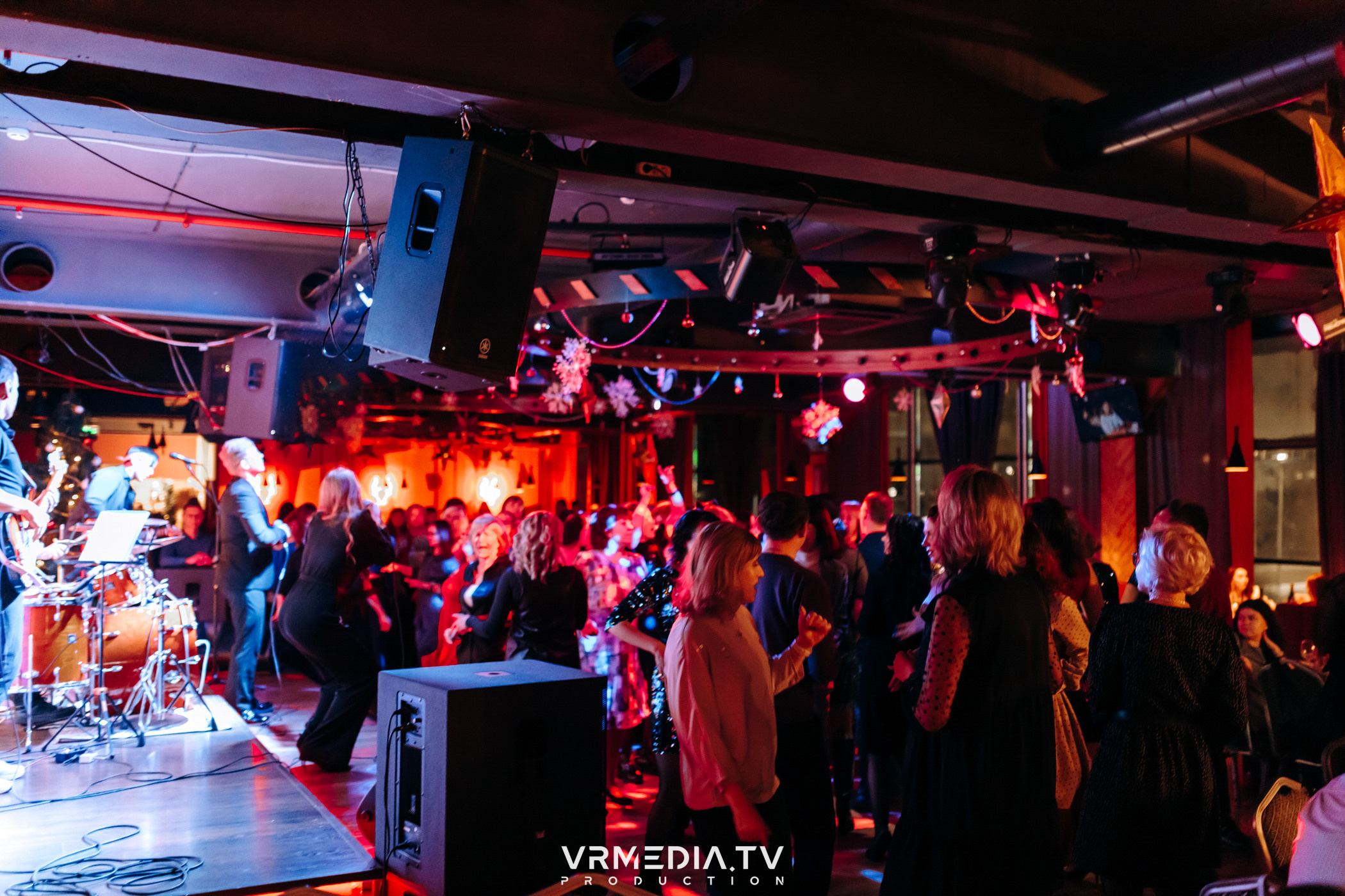 Жаркий новогодний корпоратив в гриль-баре «Жара»