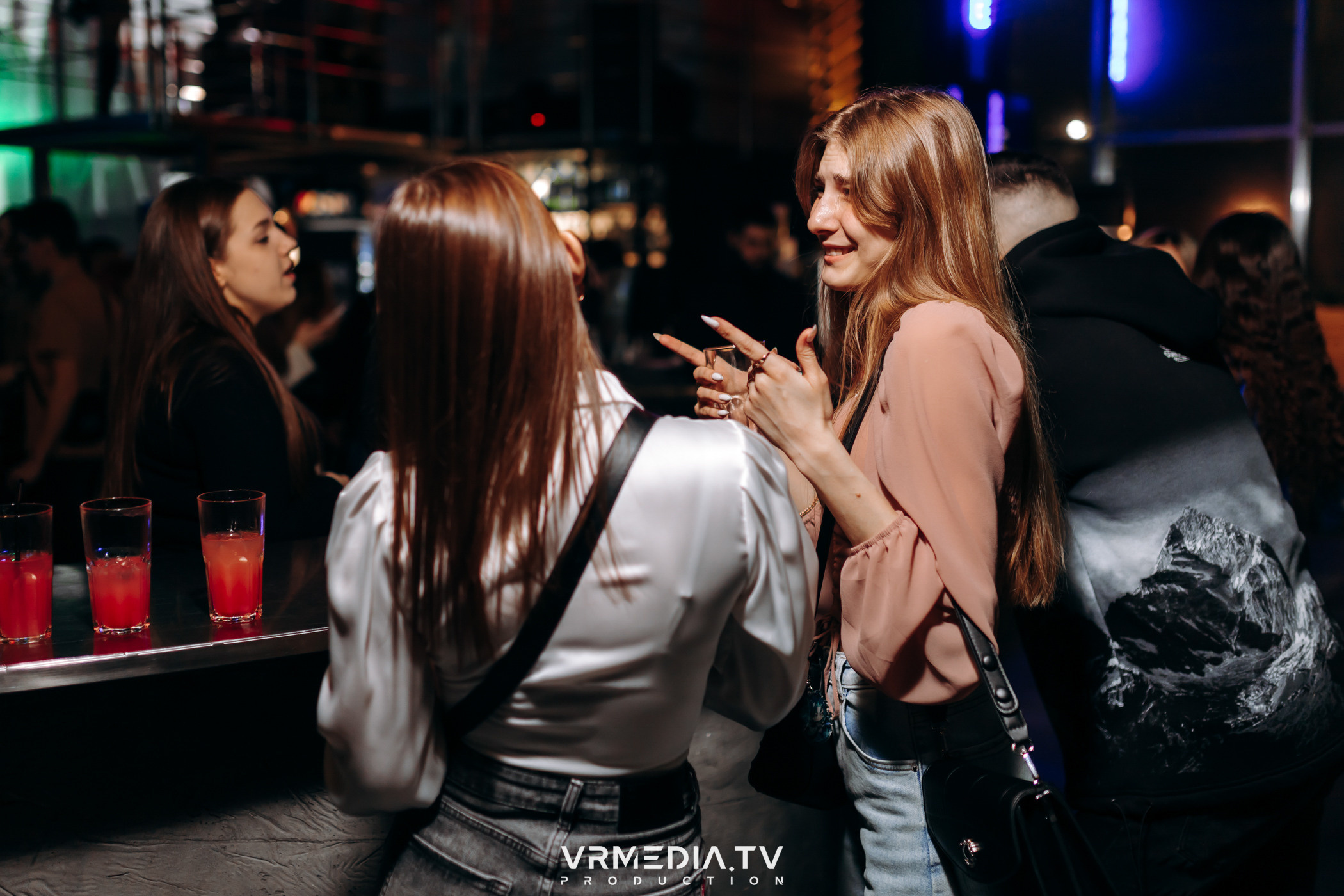 Выходные в баре «DOSKI»