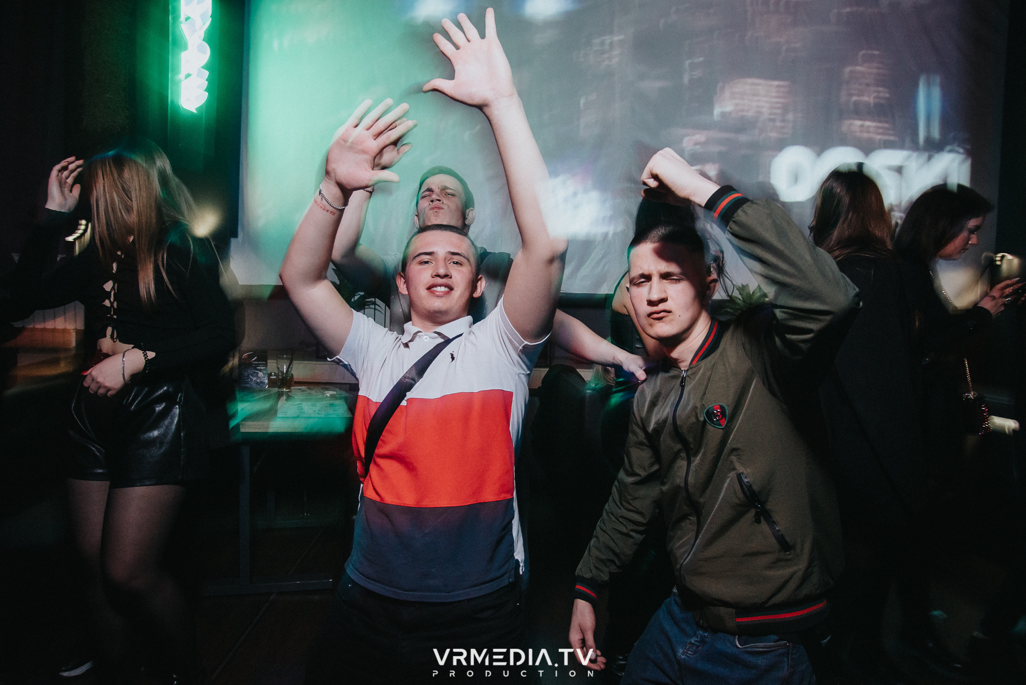 Выходные в баре «DOSKI»