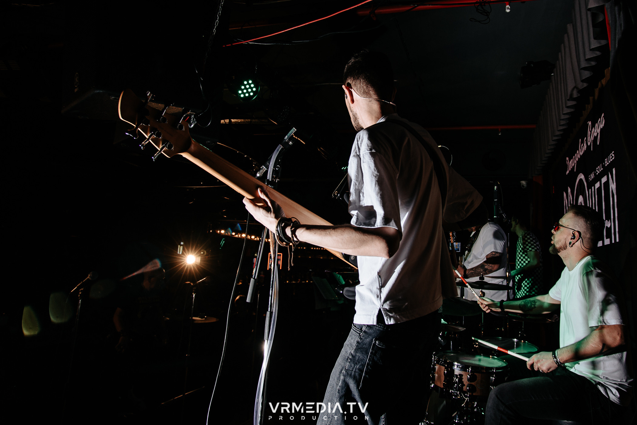 Джазовая среда: BBQueen: Переменная облачность