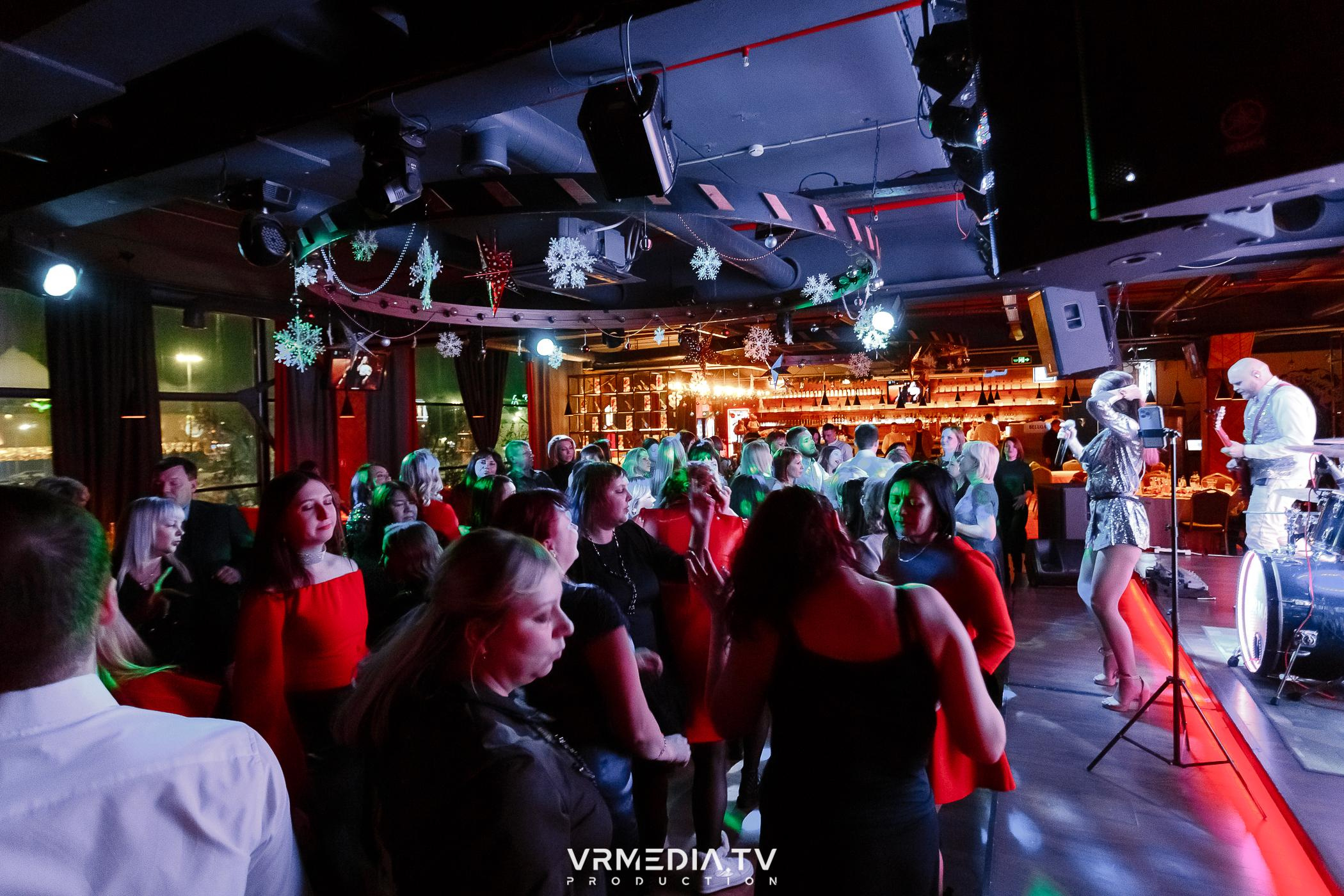 Жаркий новогодний корпоратив в гриль-баре «Жара»