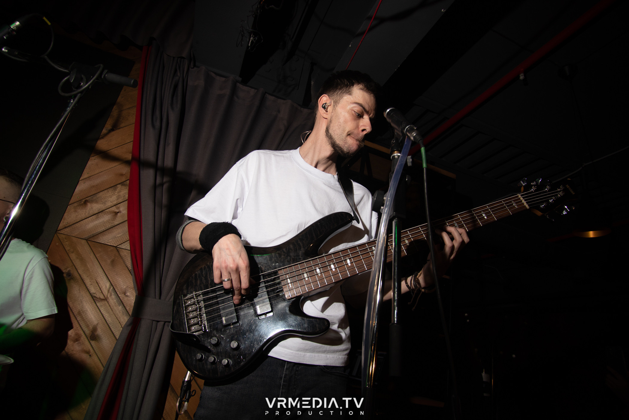 Джазовая среда: BBQueen: Переменная облачность