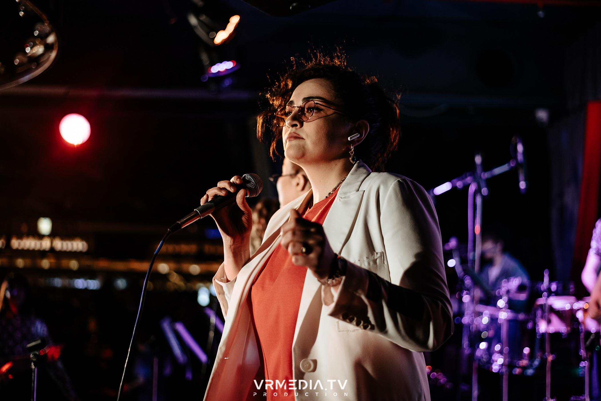 Джазовая среда: BBQueen: Переменная облачность