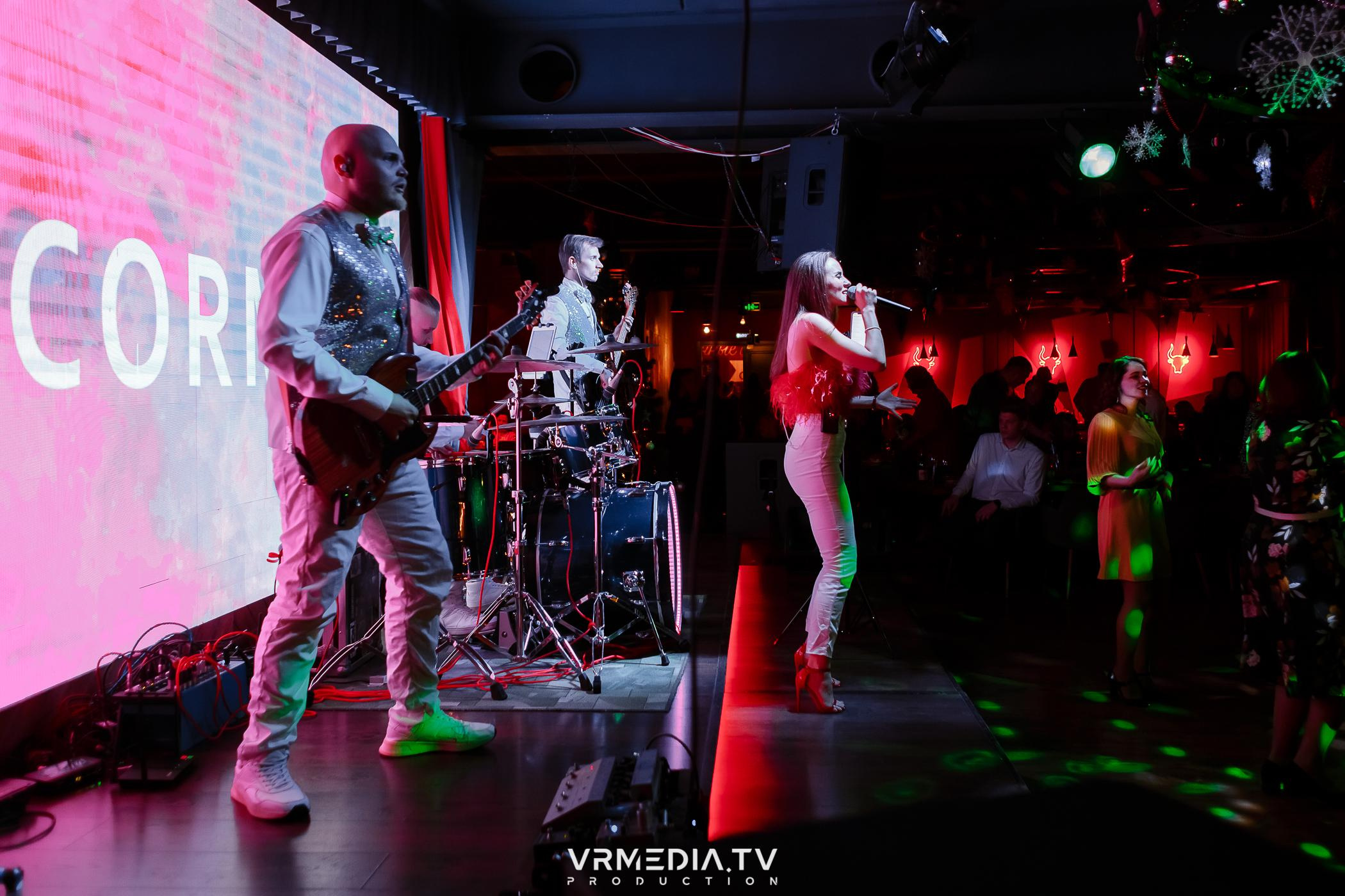 Жаркий новогодний корпоратив в гриль-баре «Жара»