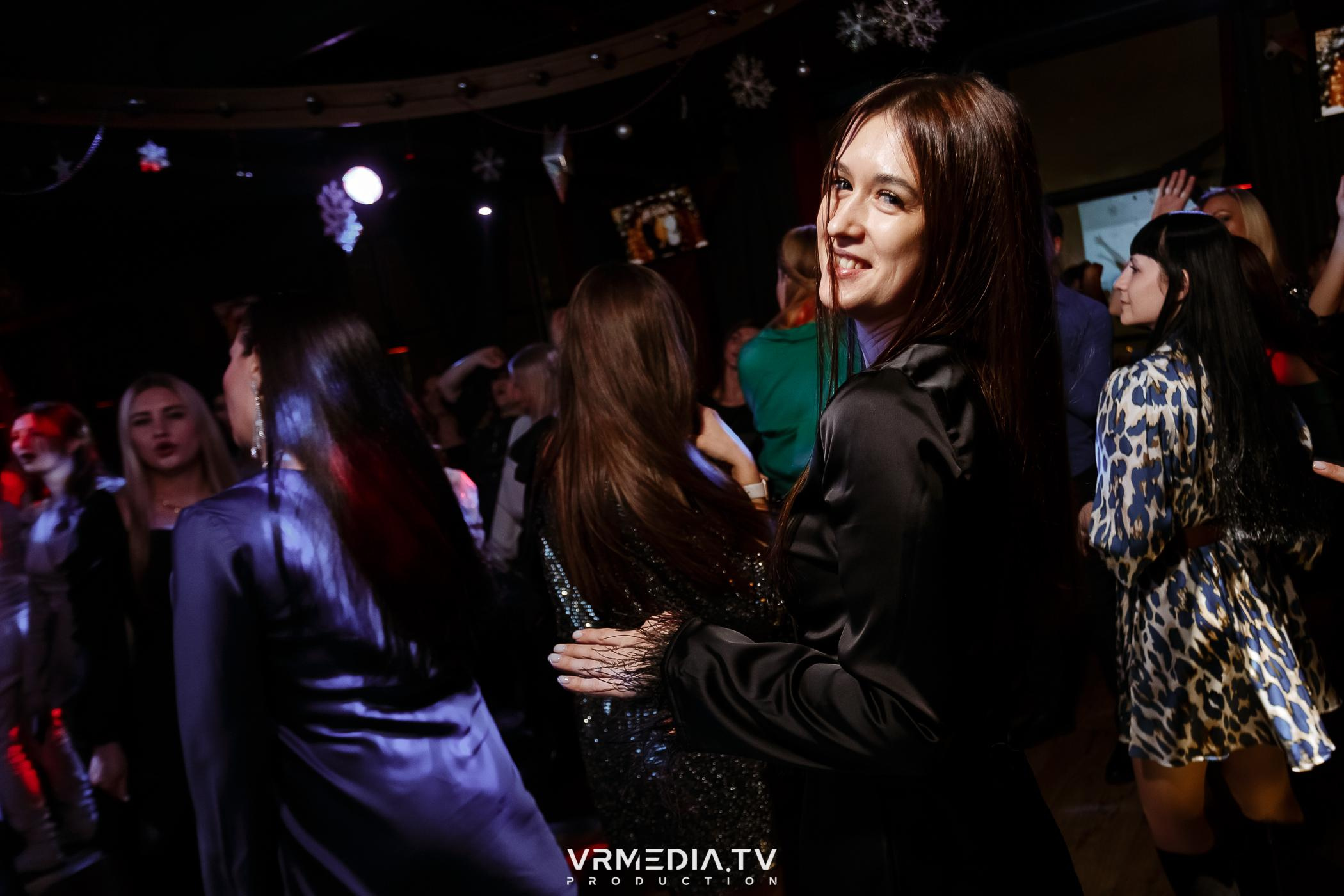 Жаркий новогодний корпоратив в гриль-баре «Жара»