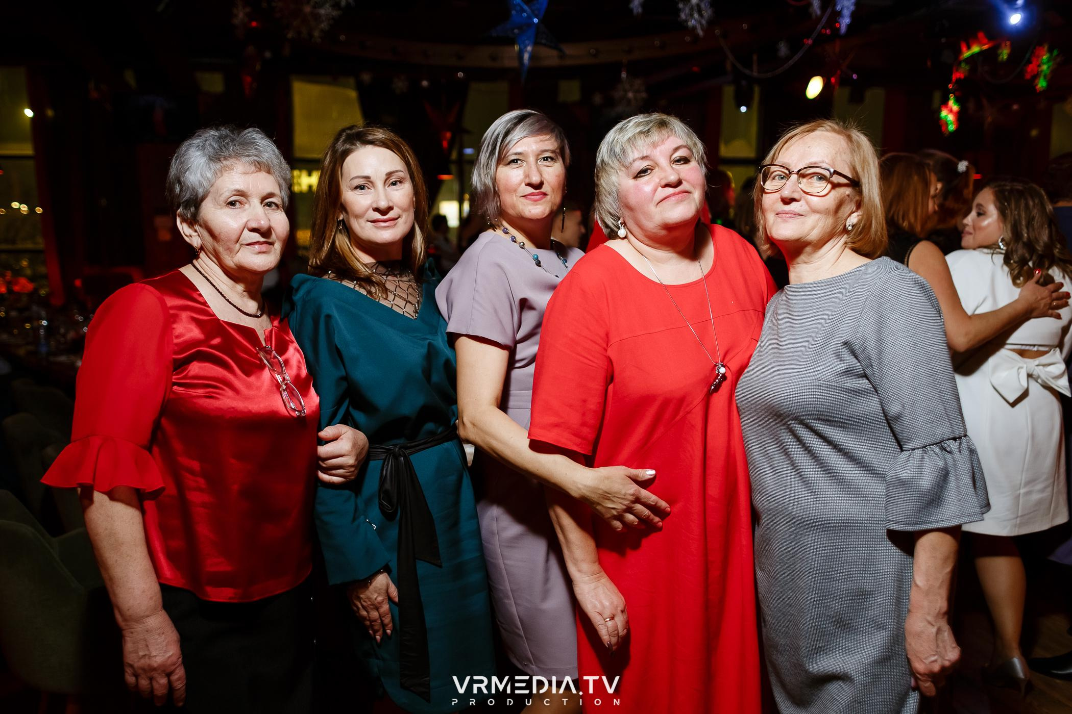 Жаркий новогодний корпоратив в гриль-баре «Жара»