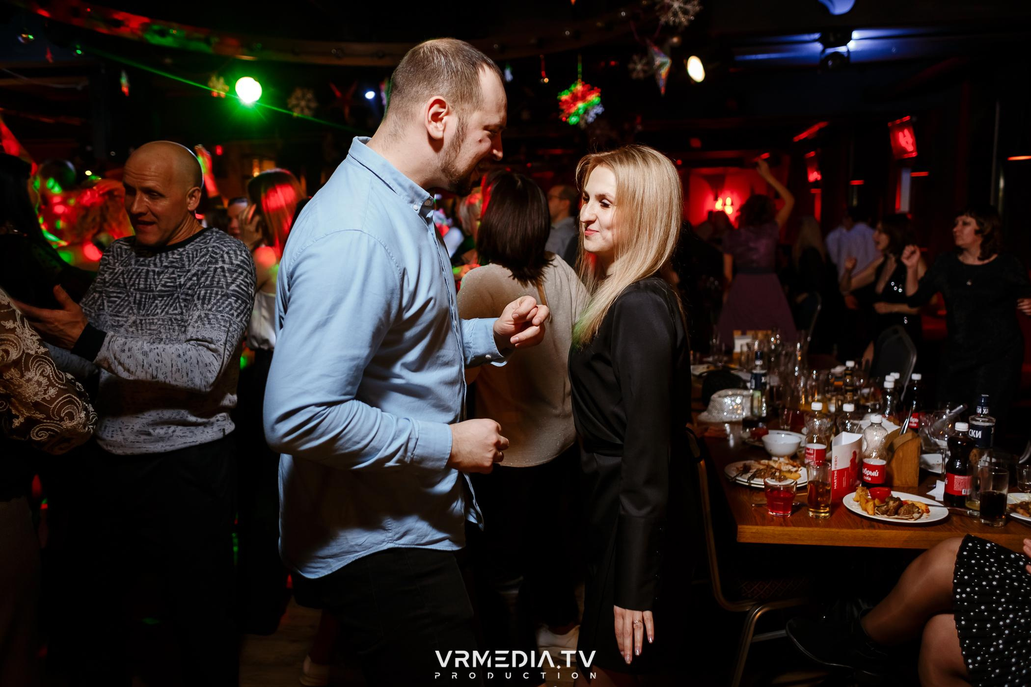 Жаркий новогодний корпоратив в гриль-баре «Жара»