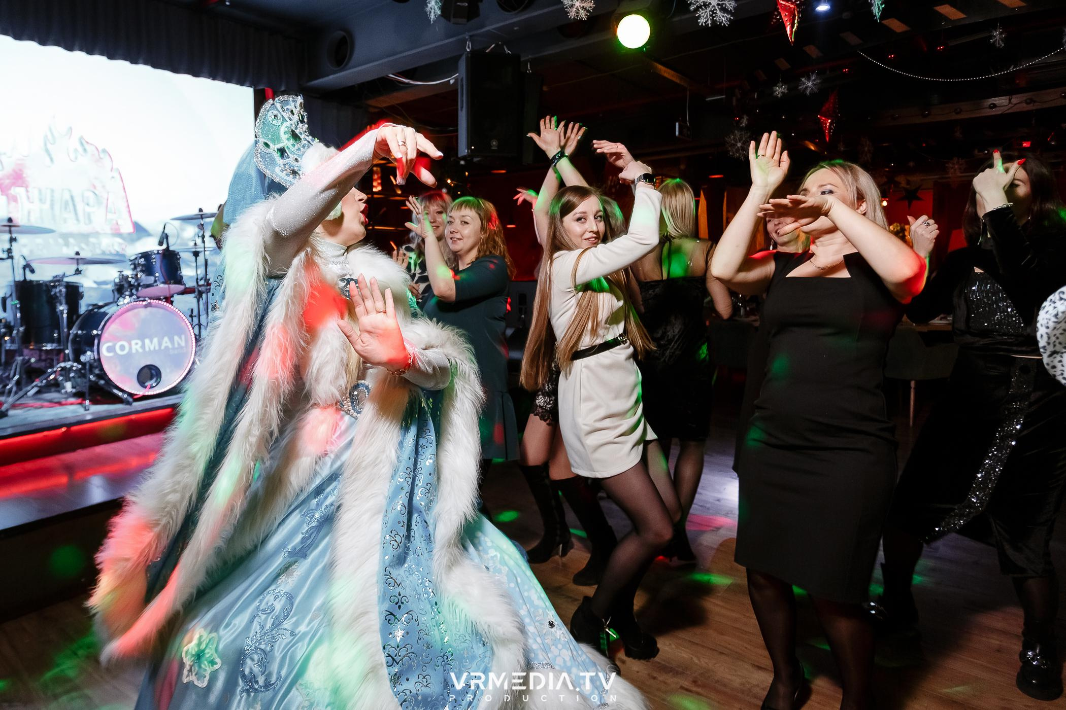 Жаркий новогодний корпоратив в гриль-баре «Жара»