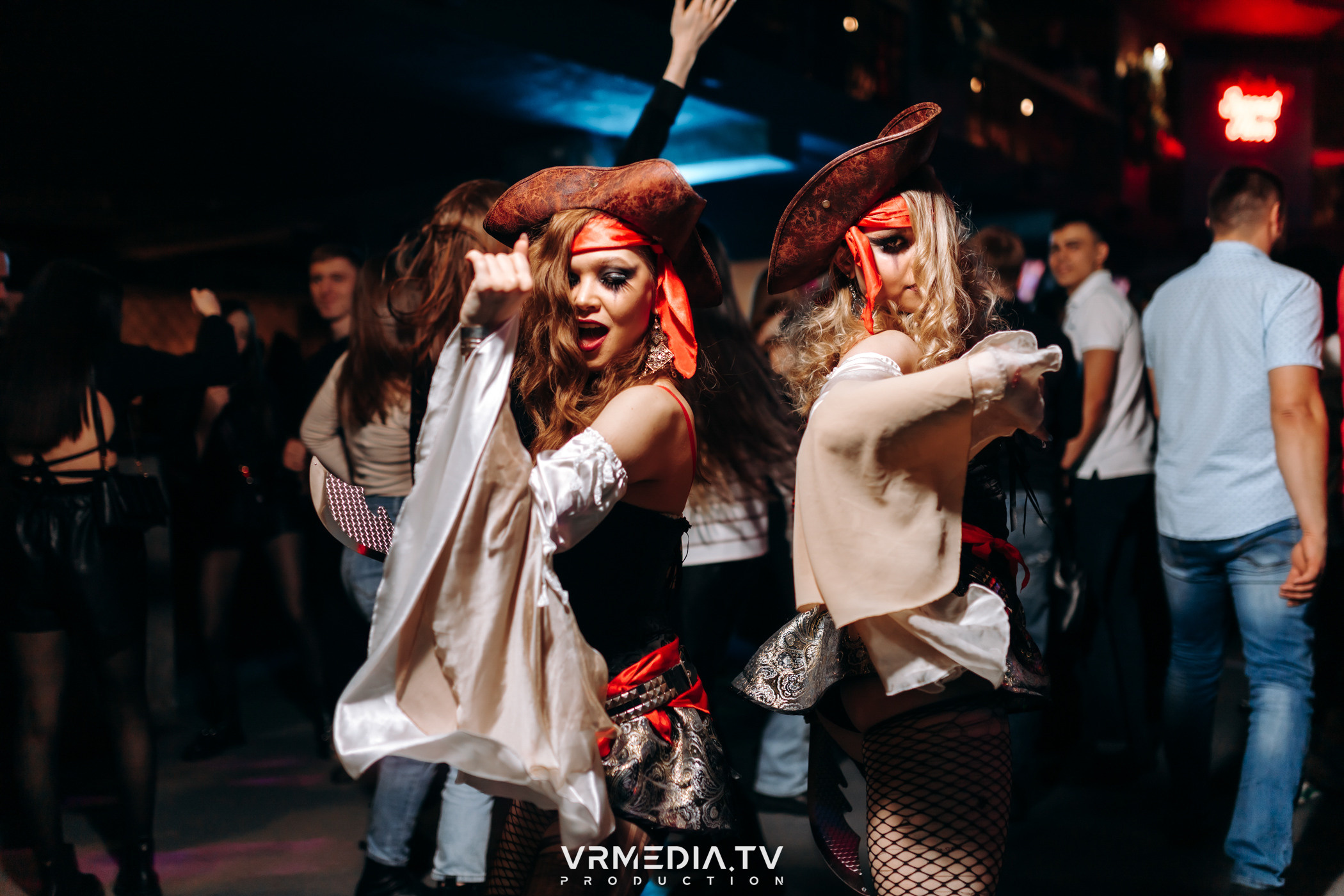 Выходные в баре «DOSKI»