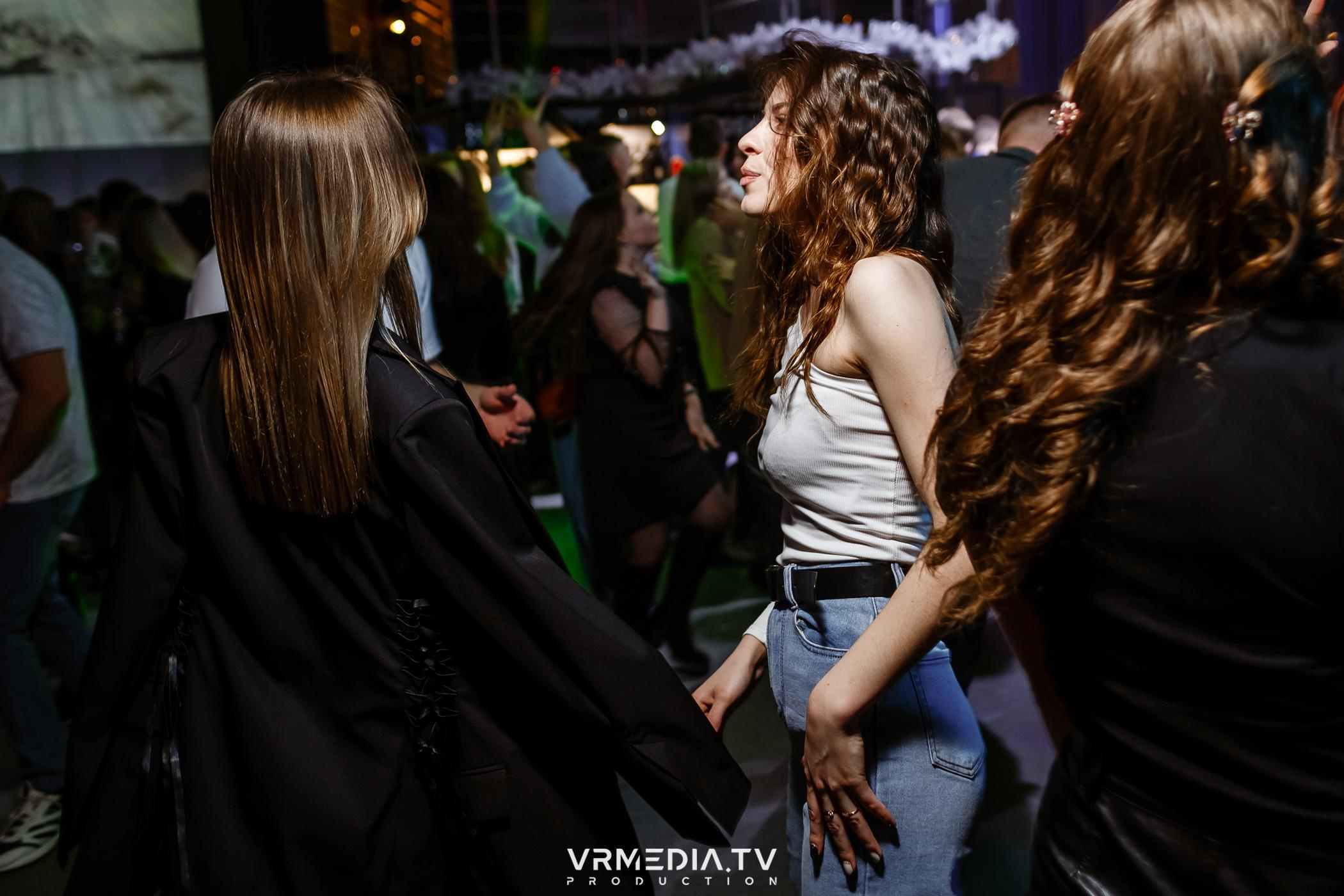 Выходные в баре «DOSKI»