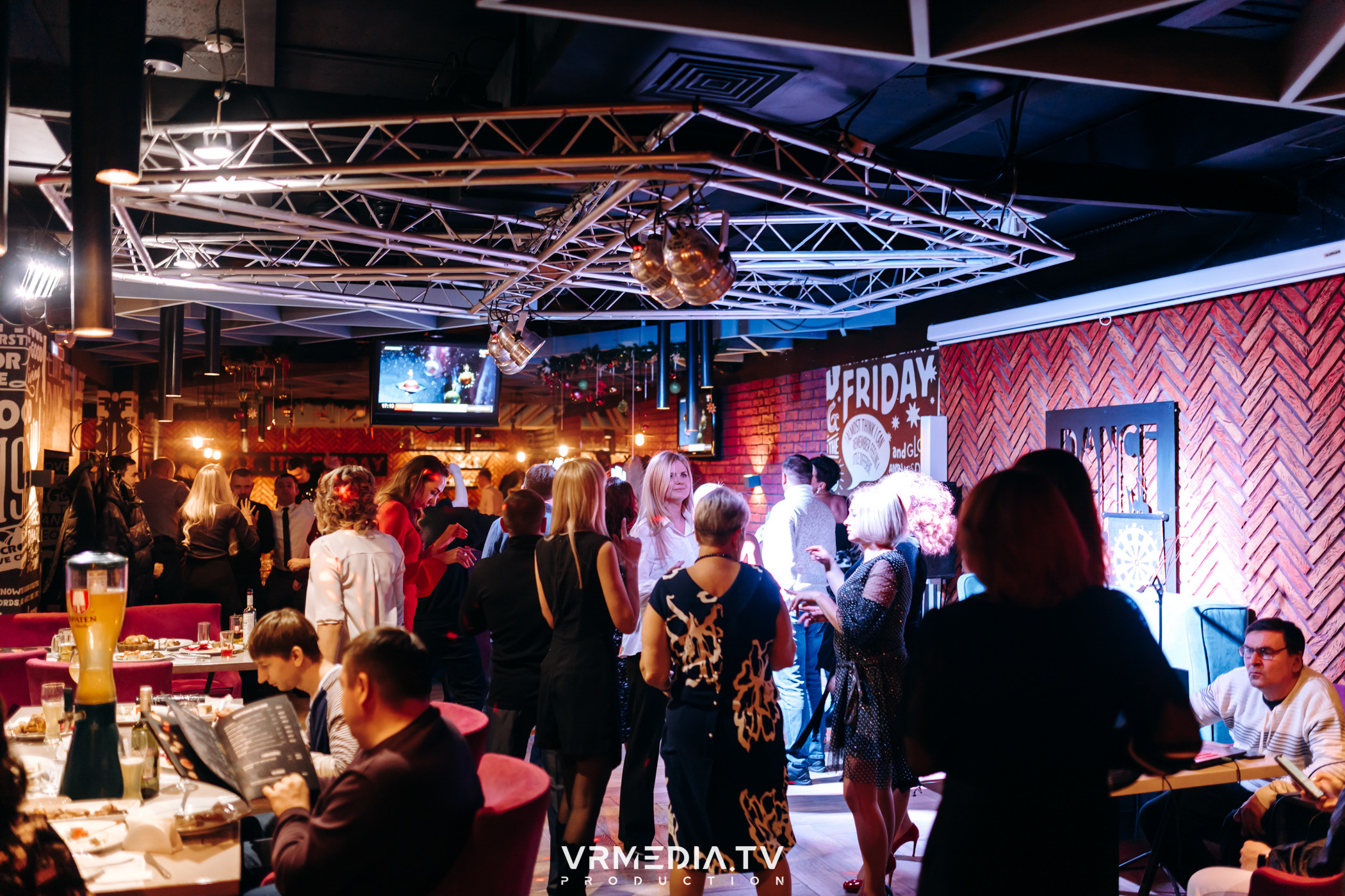 Новогодний вечер в ресторане «Friday»