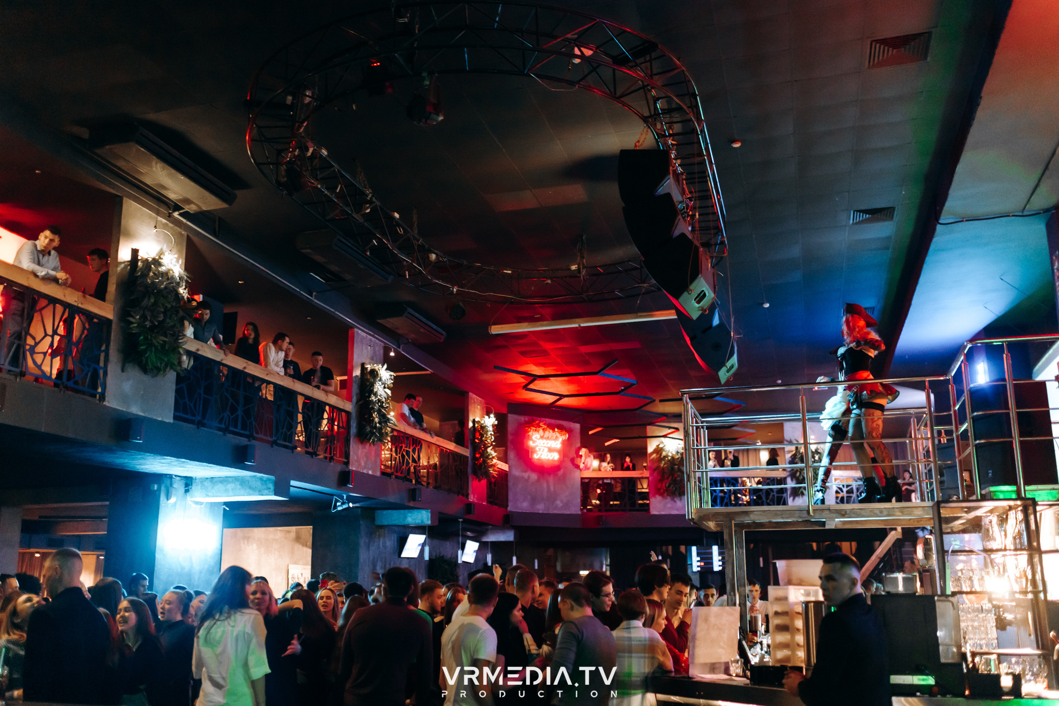 Выходные в баре «DOSKI»