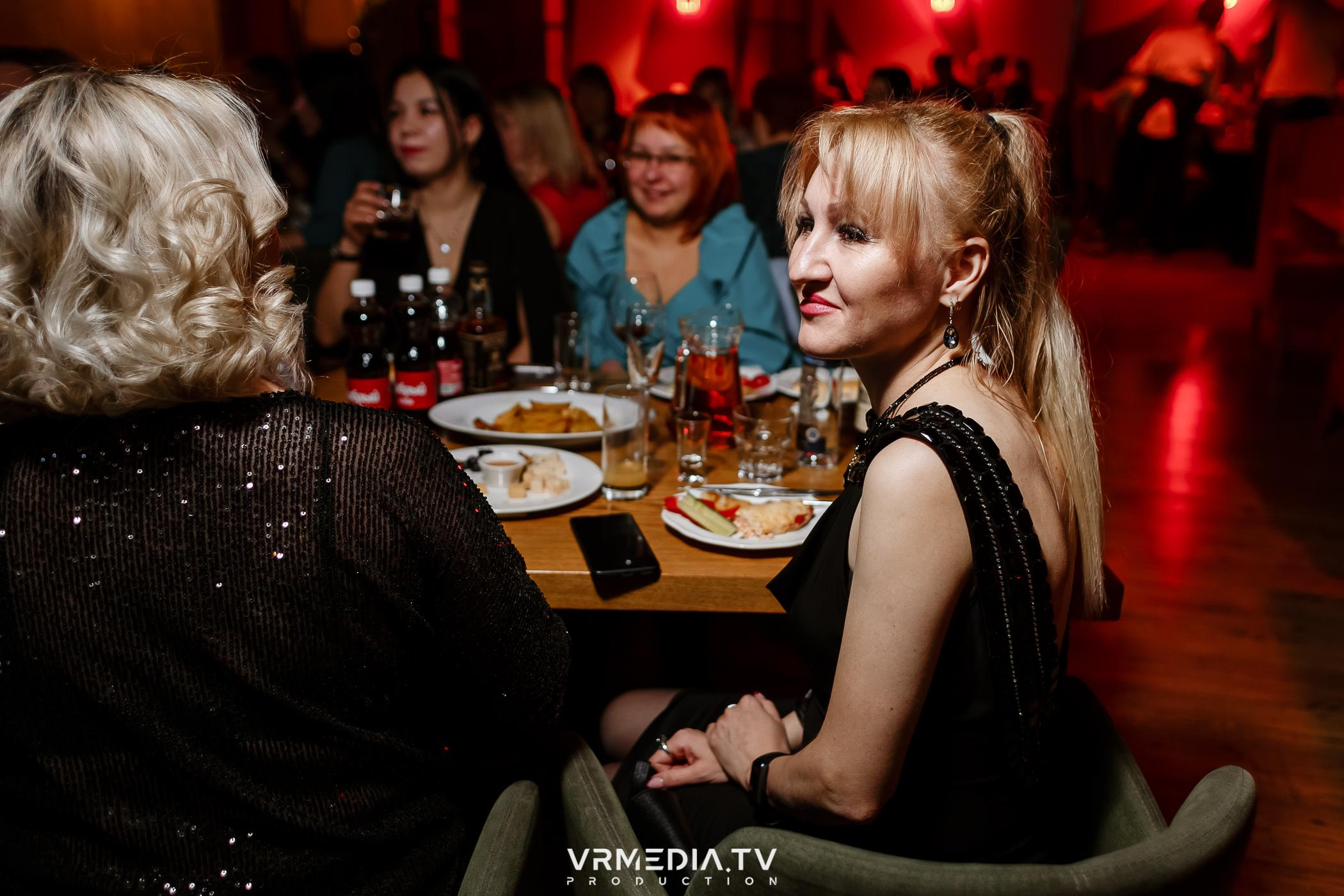 Жаркий новогодний корпоратив в гриль-баре «Жара»