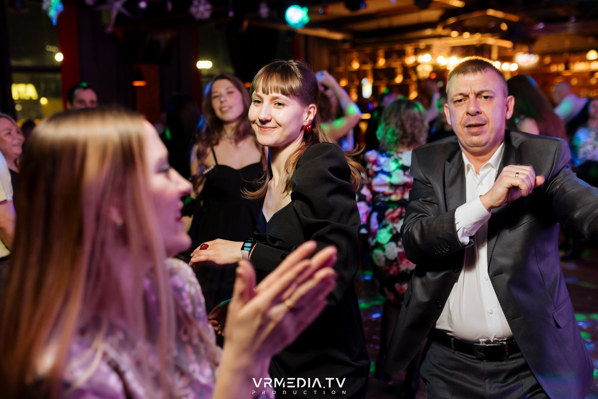 Жаркий новогодний корпоратив в гриль-баре «Жара»