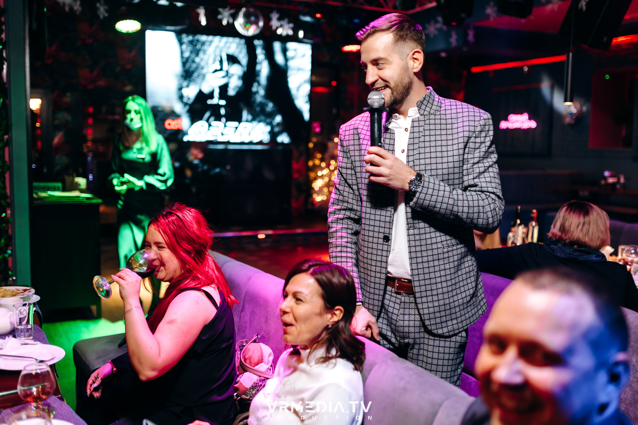 Новогодние корпоративы в караоке-баре «Опера»