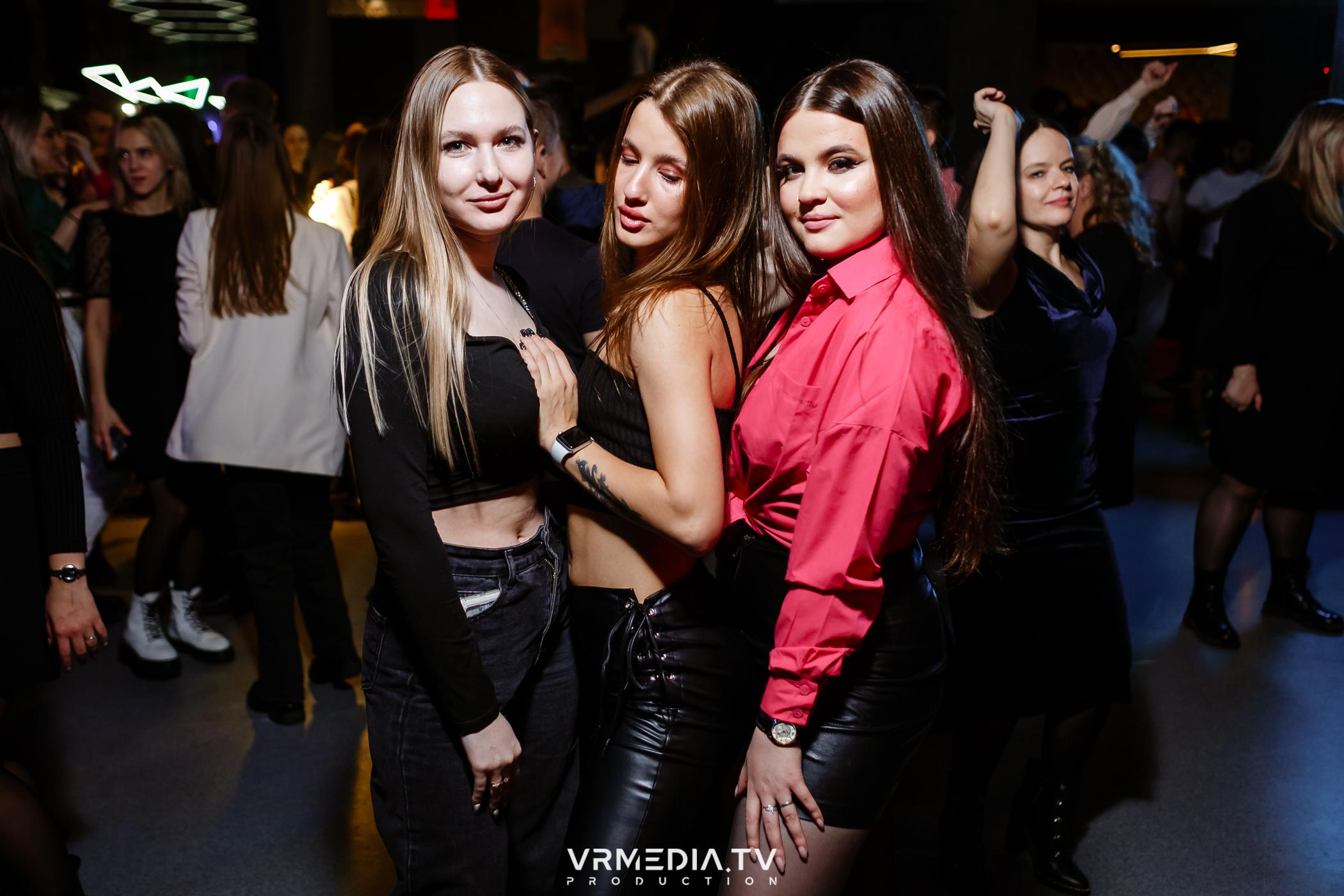 Выходные в баре «DOSKI»