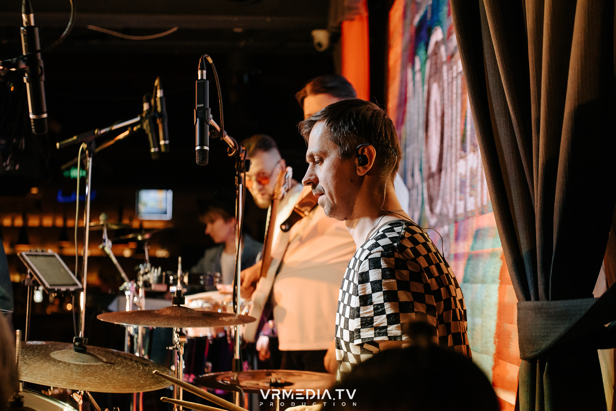 Джазовая среда: BBQueen: Переменная облачность