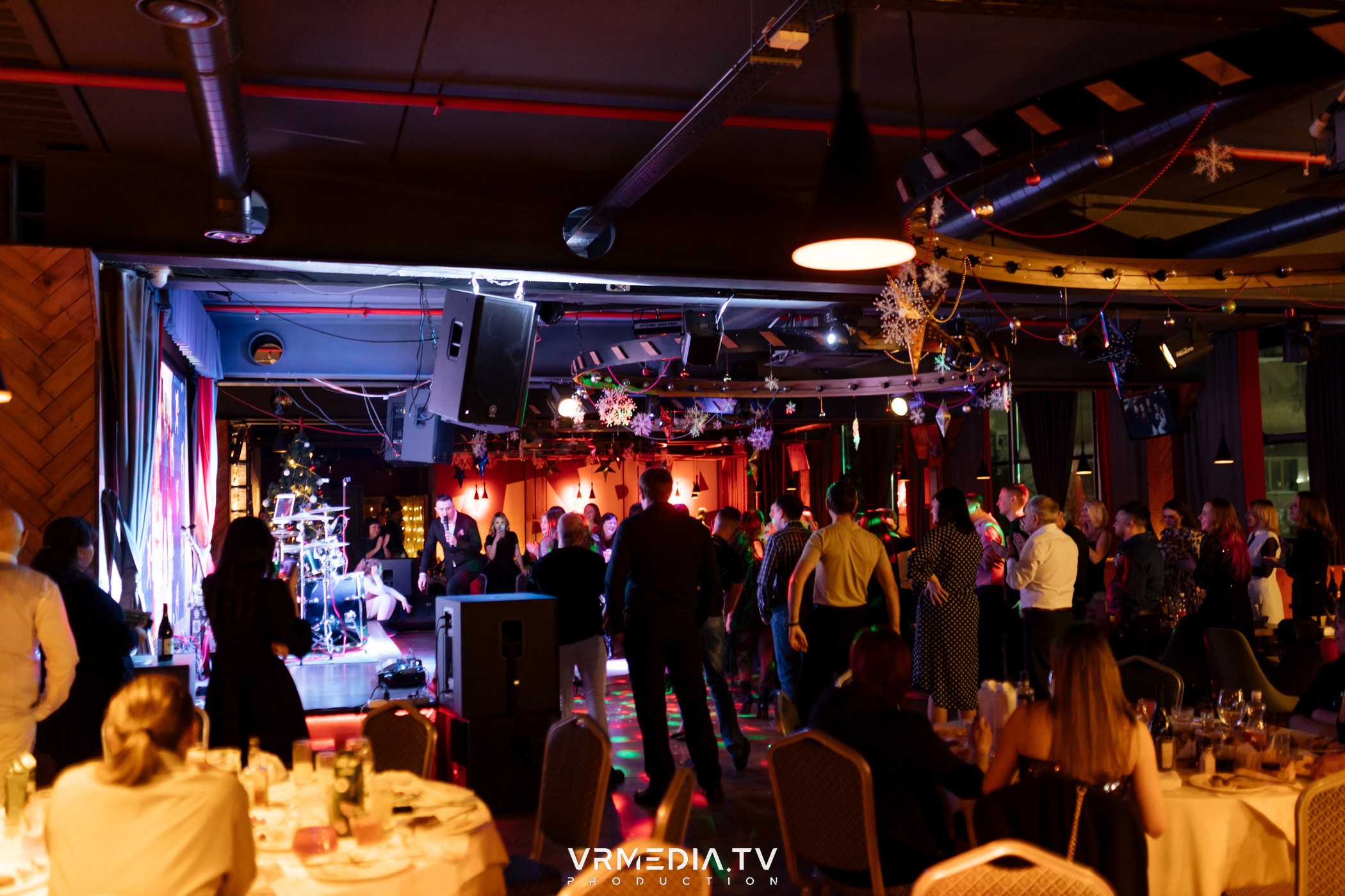 Жаркий новогодний корпоратив в гриль-баре «Жара»