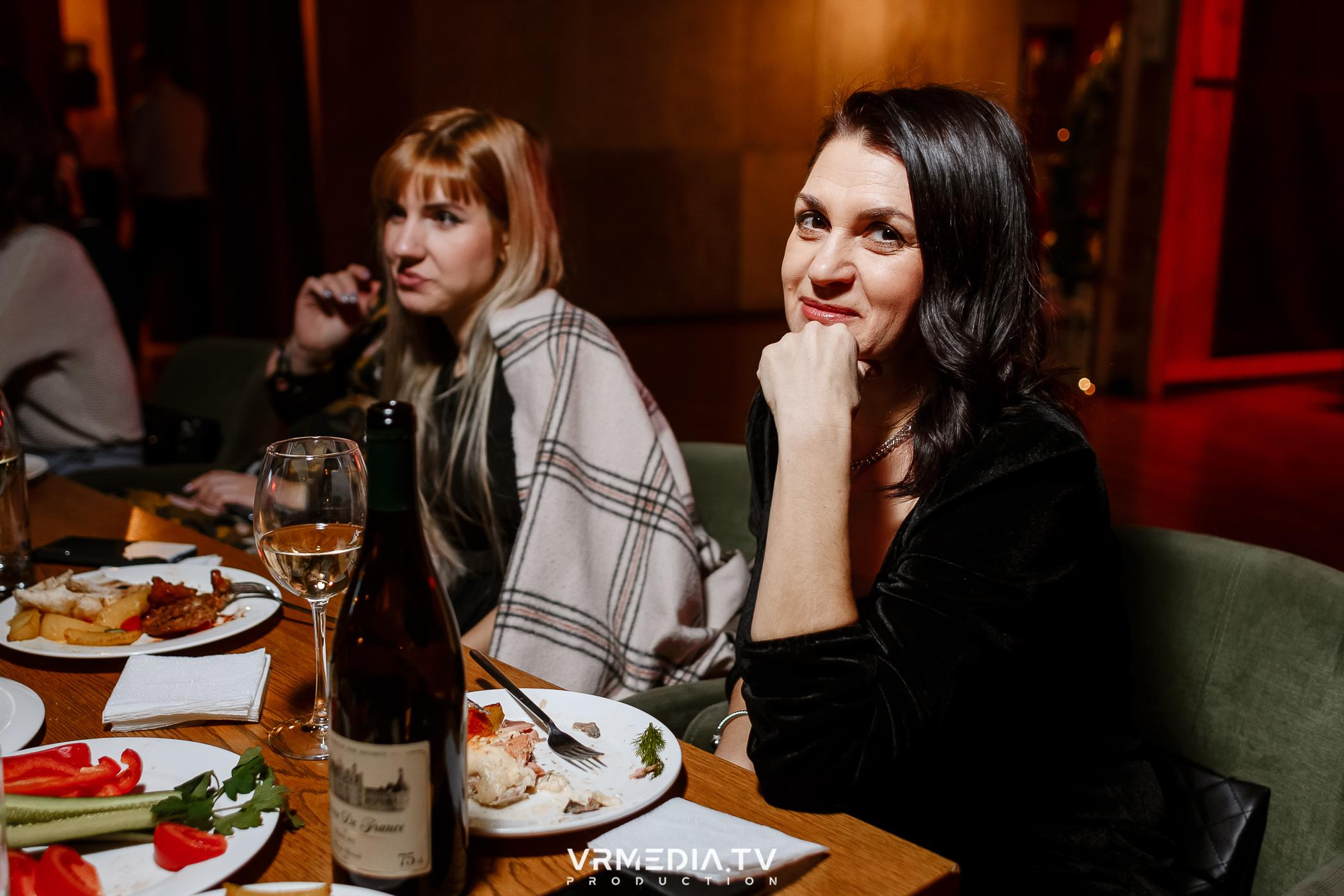 Жаркий новогодний корпоратив в гриль-баре «Жара»