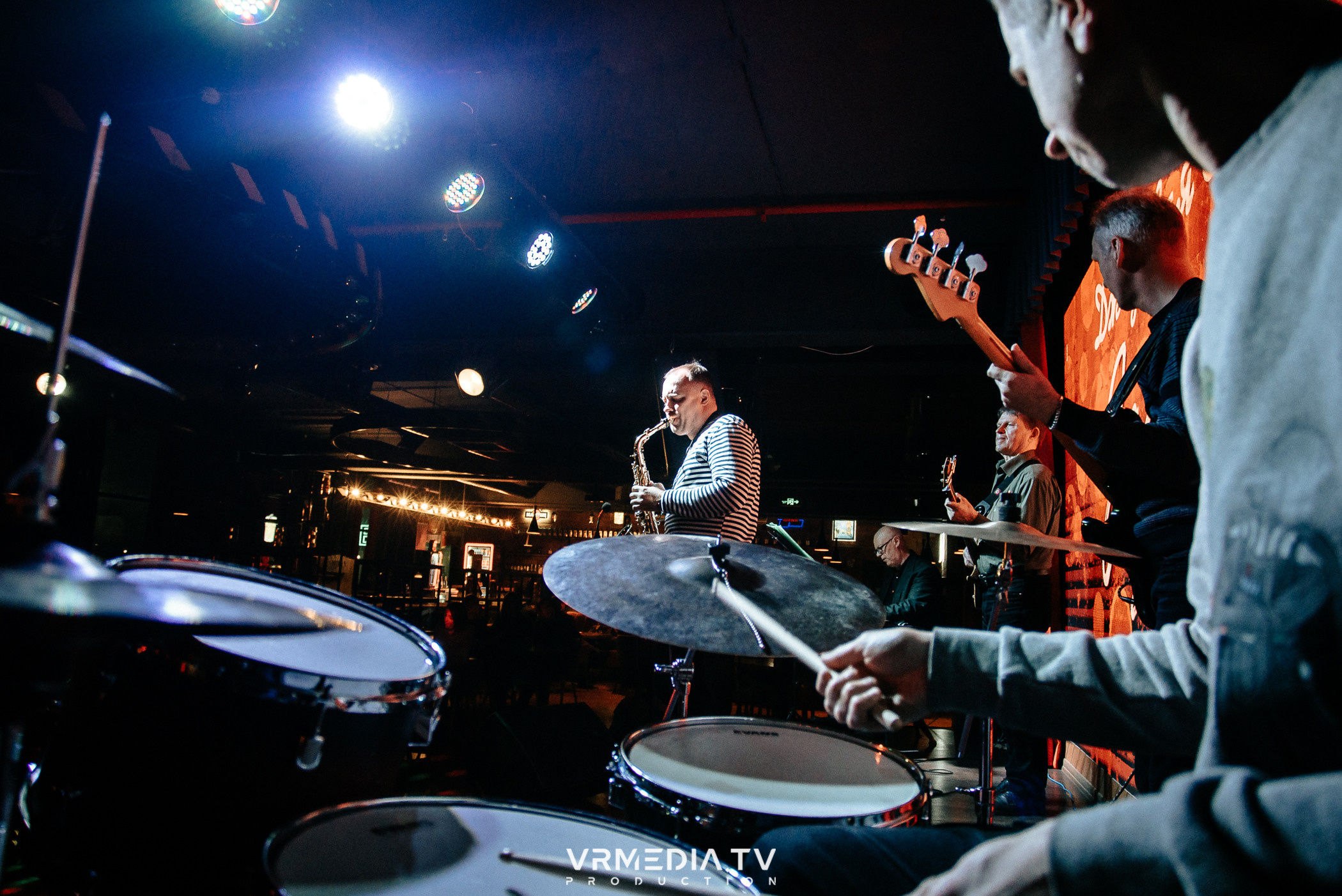 Джазовая среда: Джаз Замечательных Людей (Новосибирск)